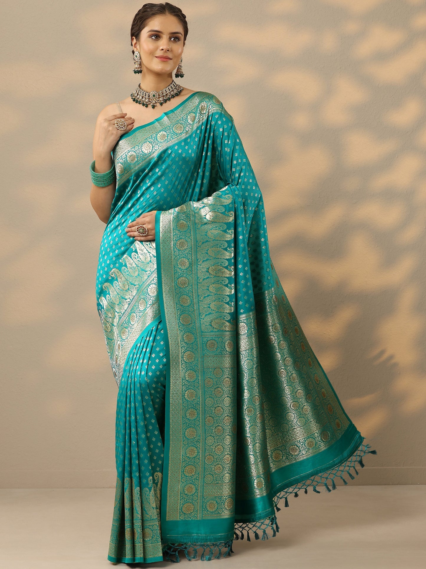 Green Embellished Banarasi Silk Blend Saree With Unstitched Blouse Piece
