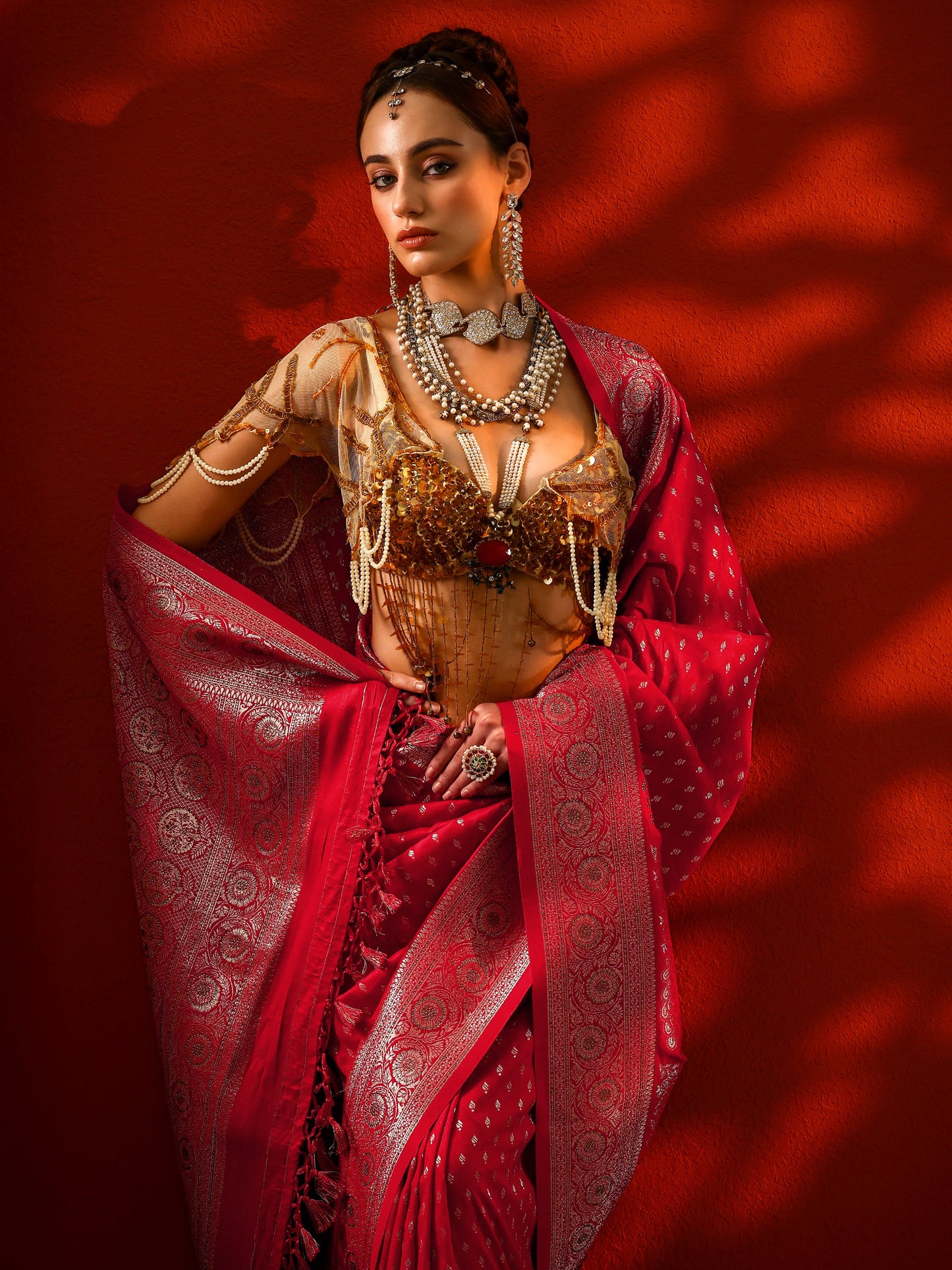 Red Woven Design Banarasi Silk Blend Saree With Unstitched Blouse Piece