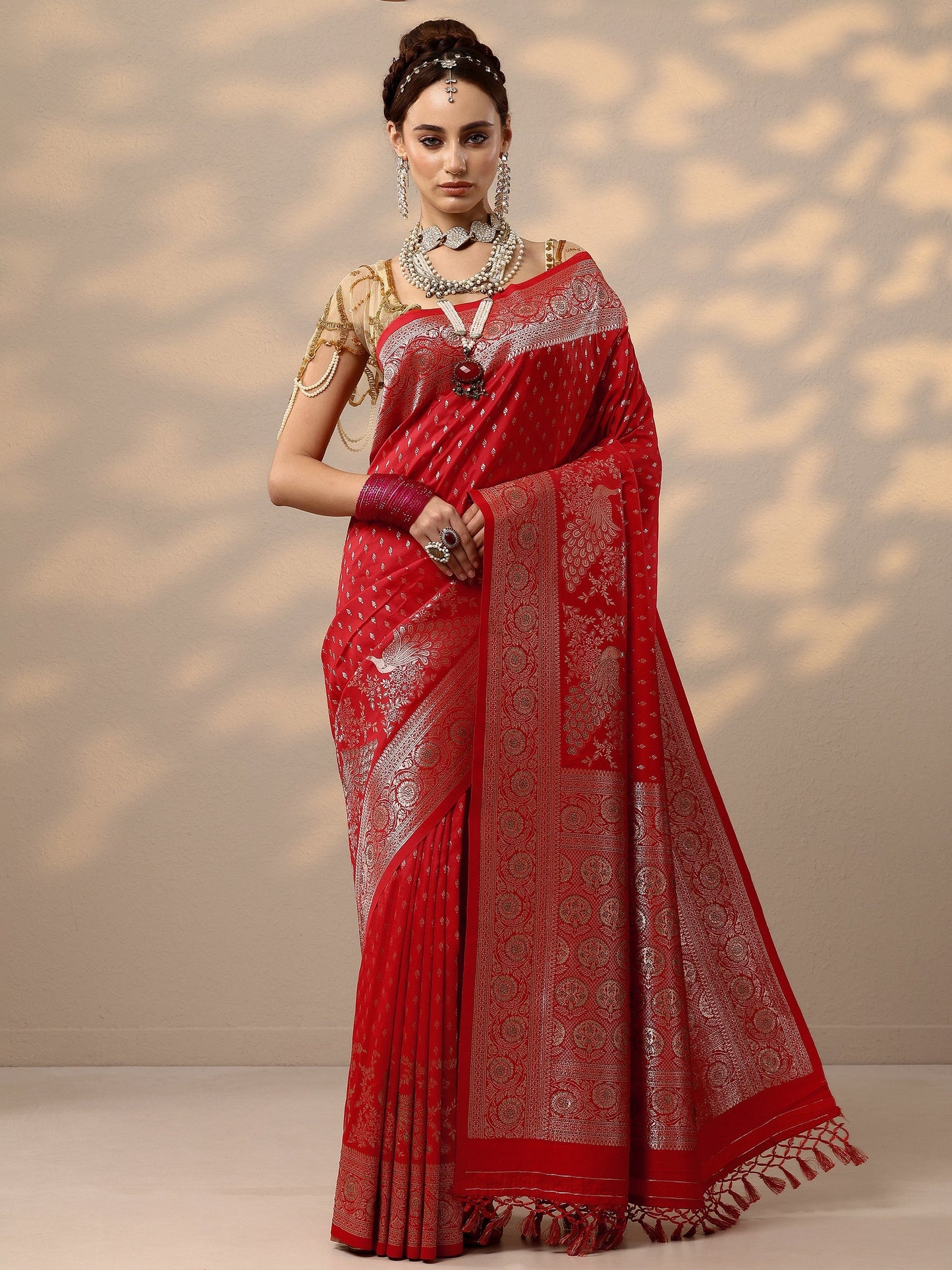 Red Woven Design Banarasi Silk Blend Saree With Unstitched Blouse Piece