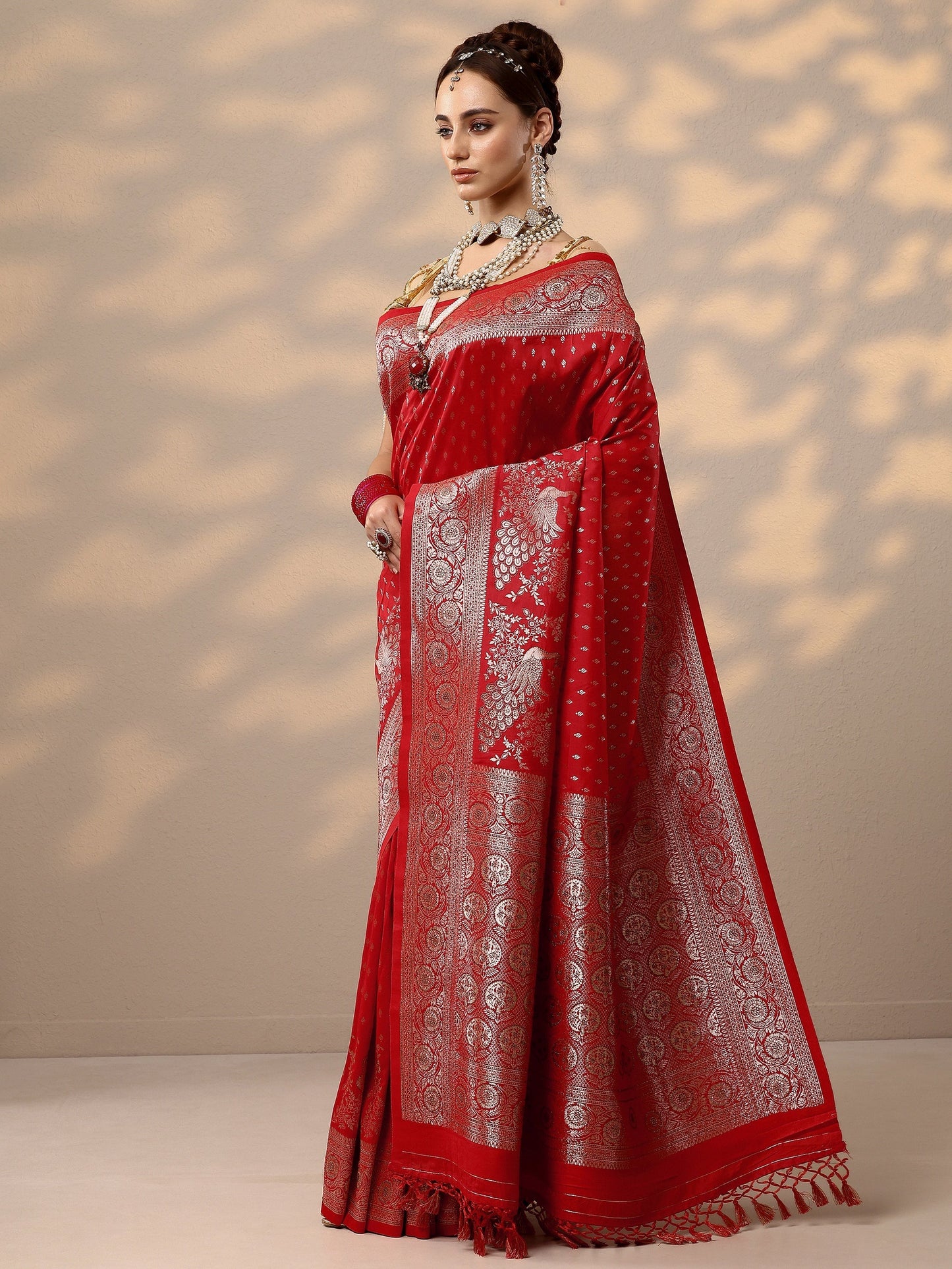 Red Woven Design Banarasi Silk Blend Saree With Unstitched Blouse Piece