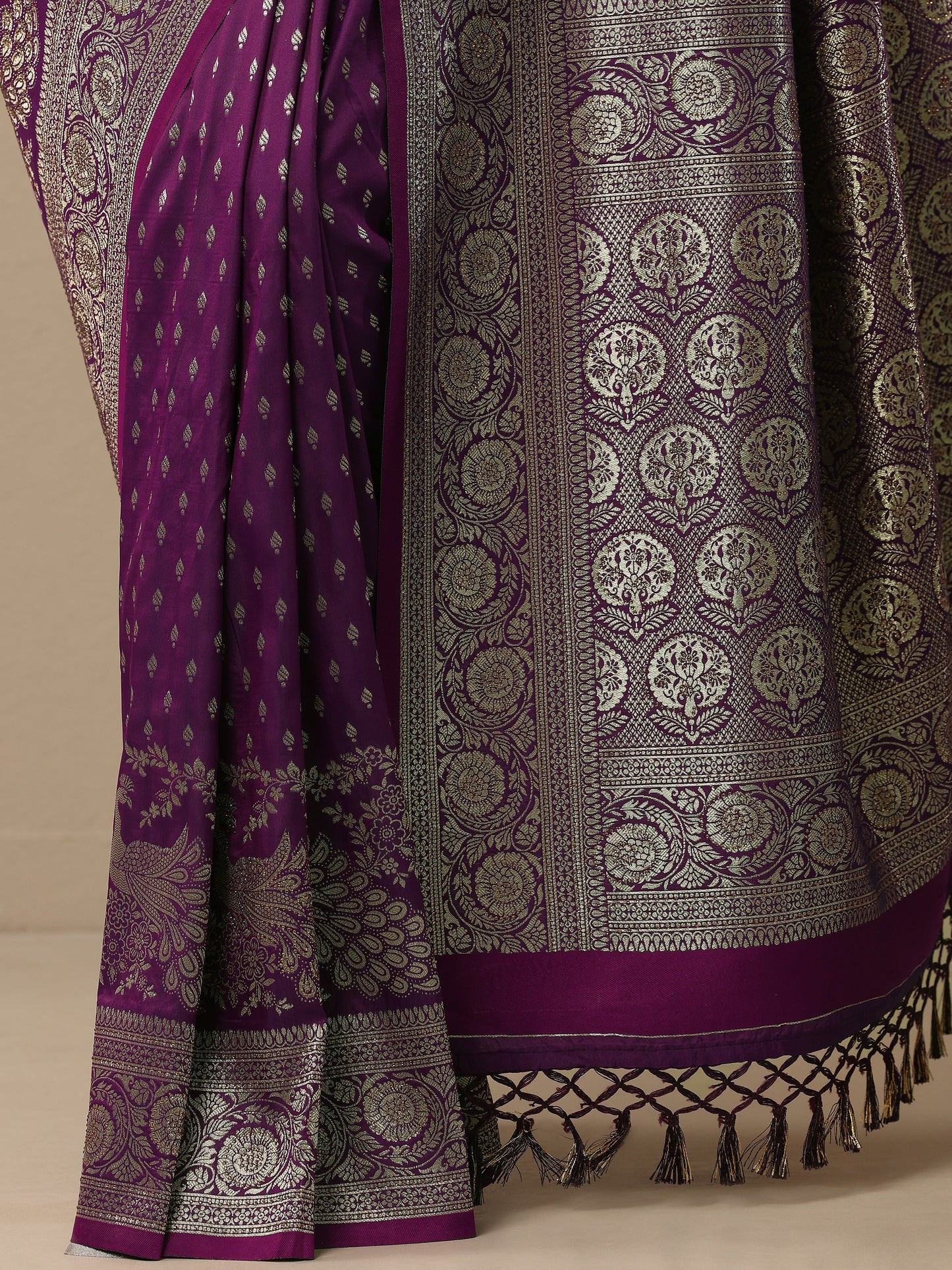 Purple Embellished Banarasi Silk Blend Saree With Unstitched Blouse Piece