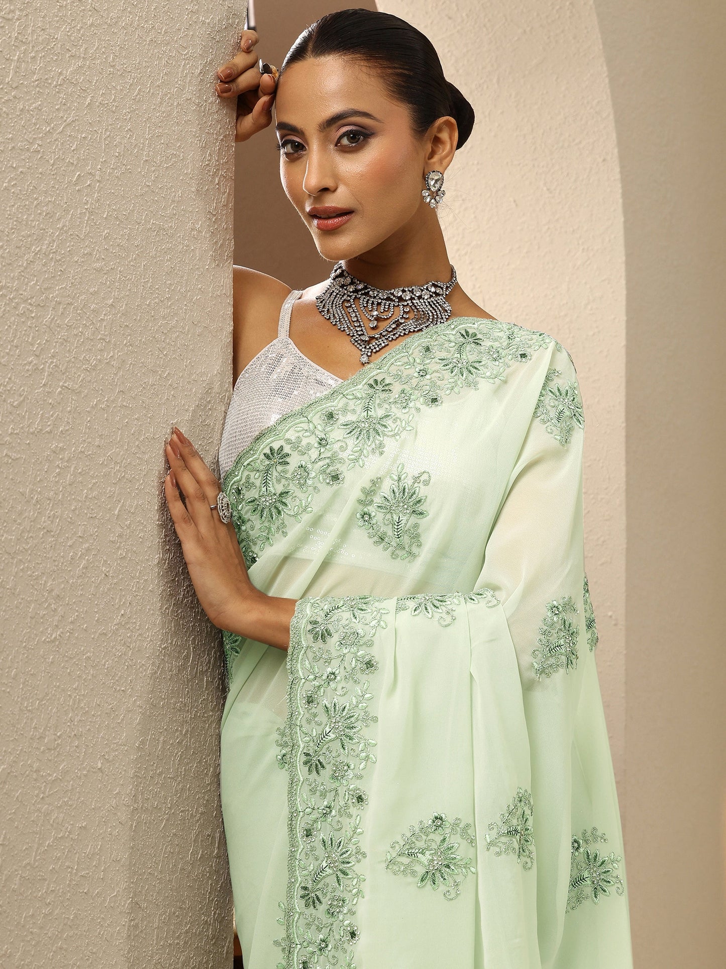 Green Embroidered Georgette Saree With Unstitched Blouse Piece