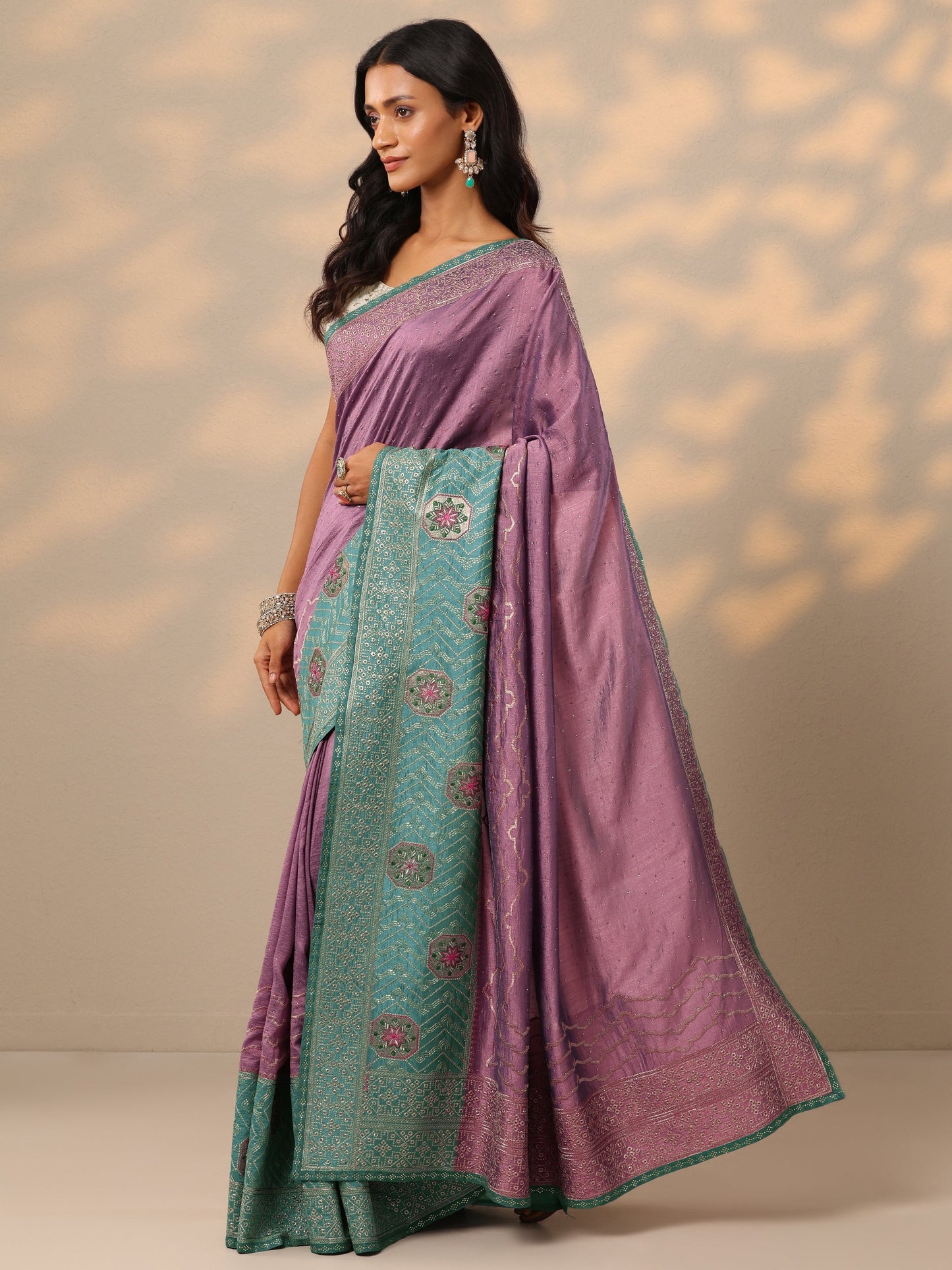 Purple Embellished Silk blend Saree With Unstitched Blouse Piece