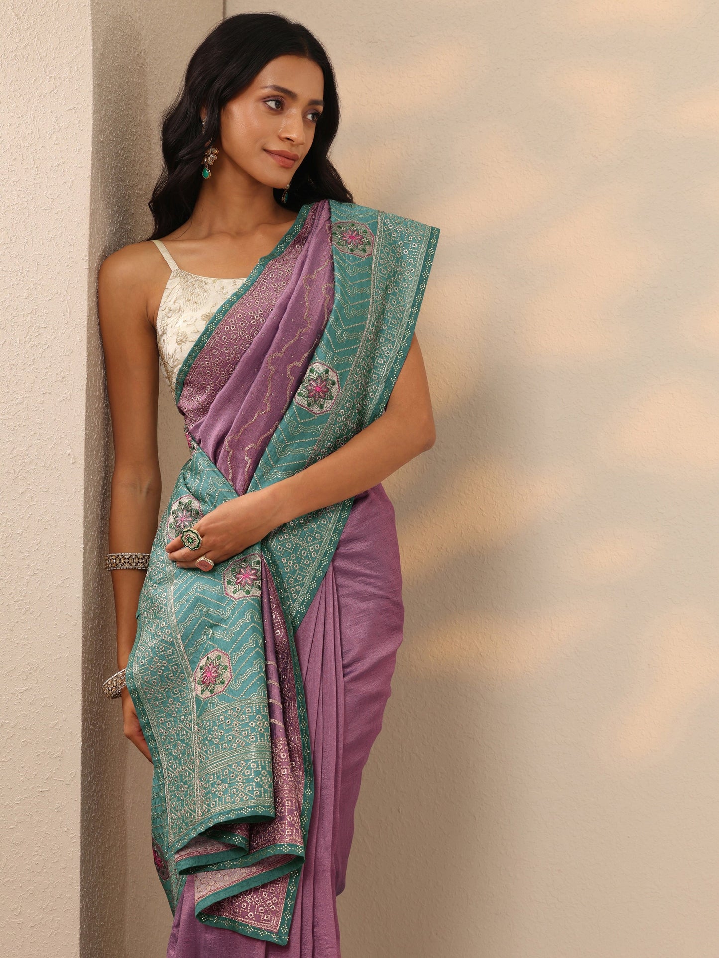 Purple Embellished Silk blend Saree With Unstitched Blouse Piece