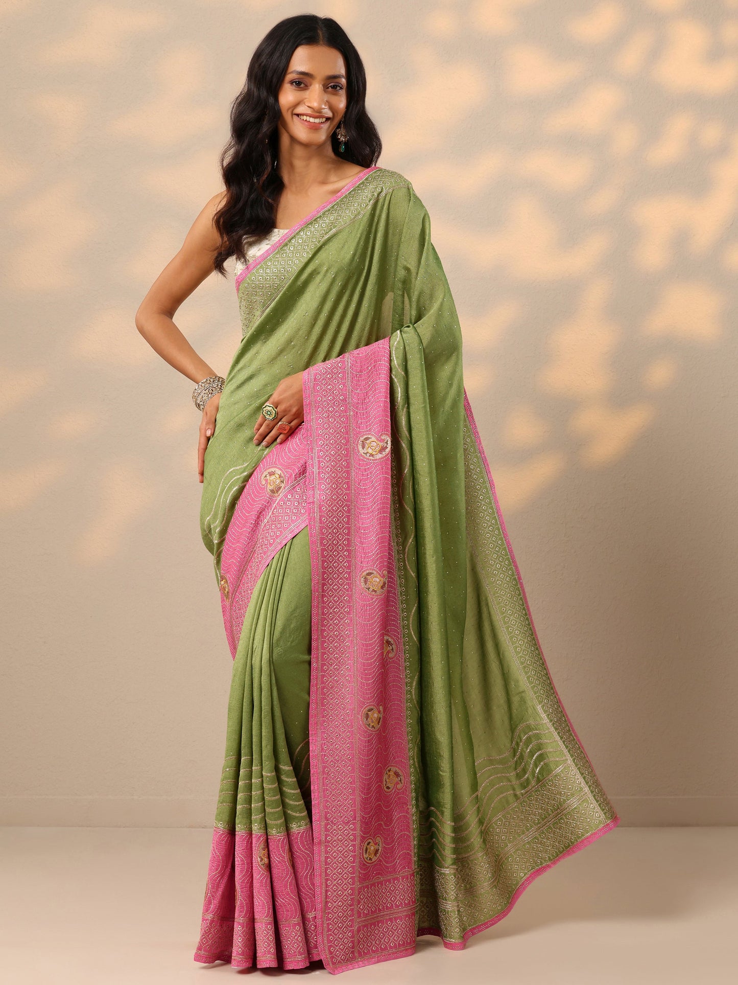 Green Embellished Silk blend Saree With Unstitched Blouse Piece