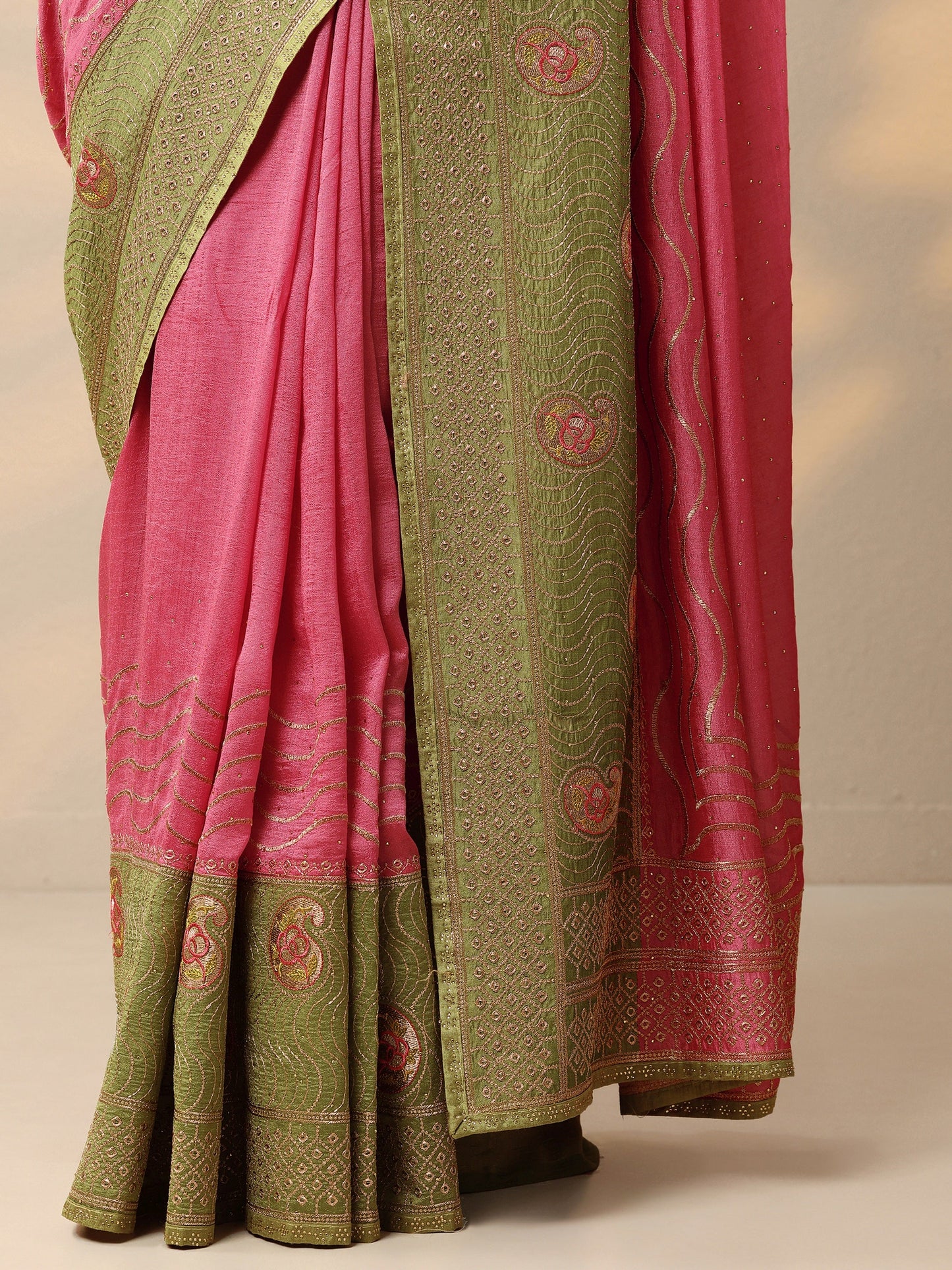 Pink Embellished Silk Blend Saree With Unstitched Blouse Piece