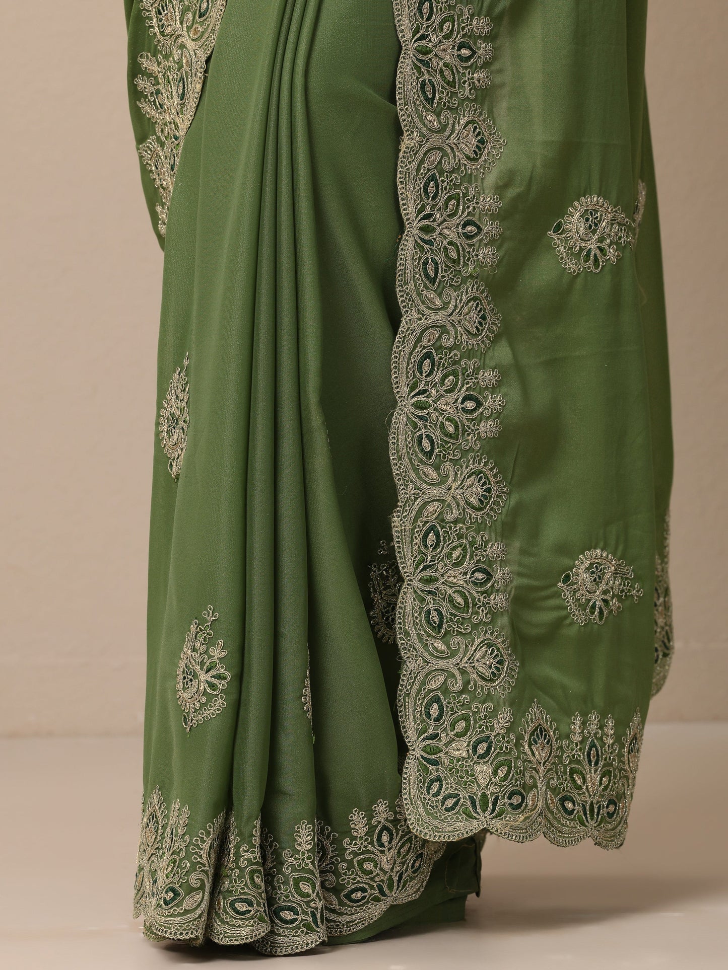 Green Embroidered Silk Blend Sarees With Unstitched Blouse Piece