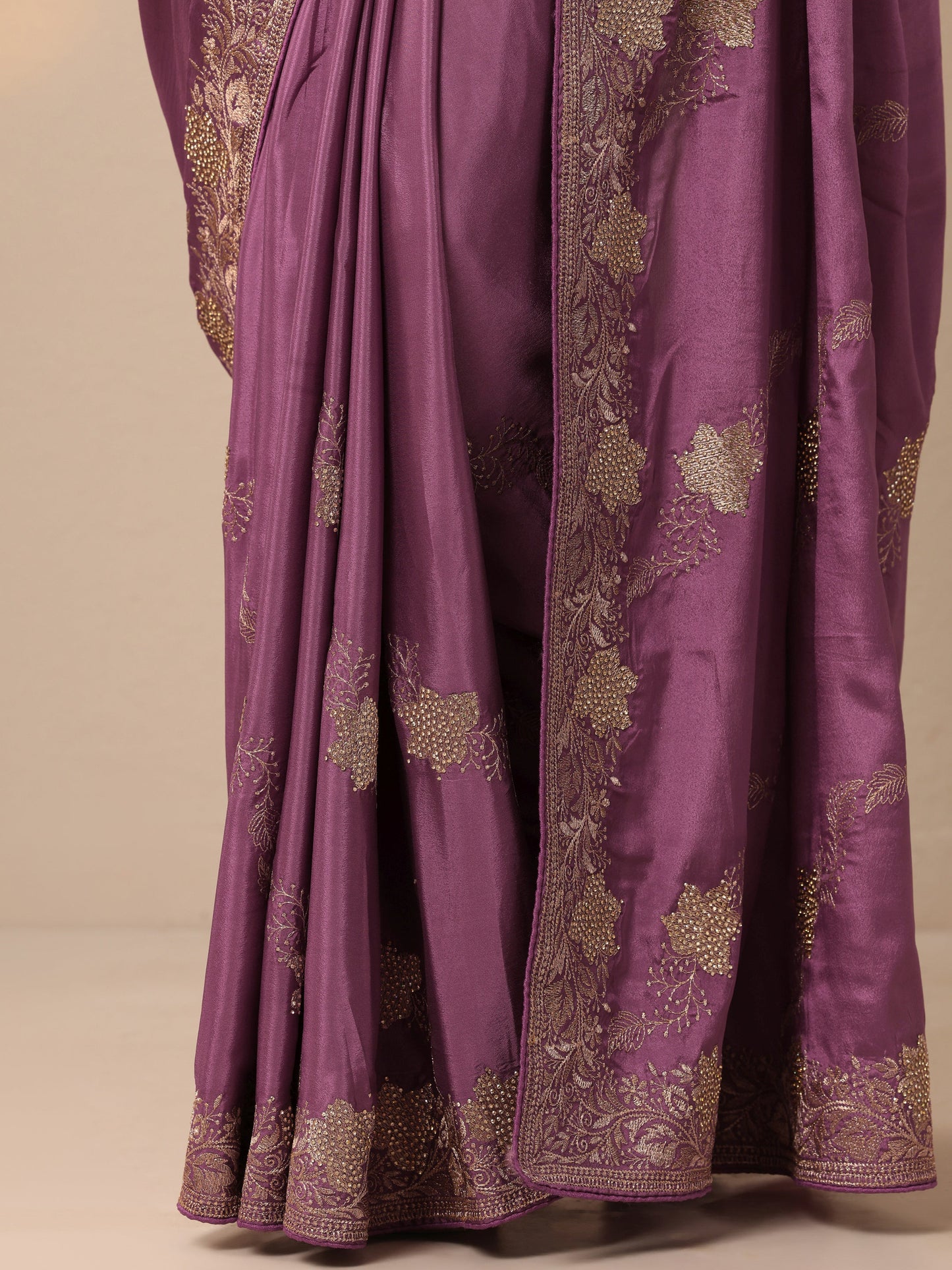 Mauve Embroidered Silk blend Saree With Unstitched Blouse Piece