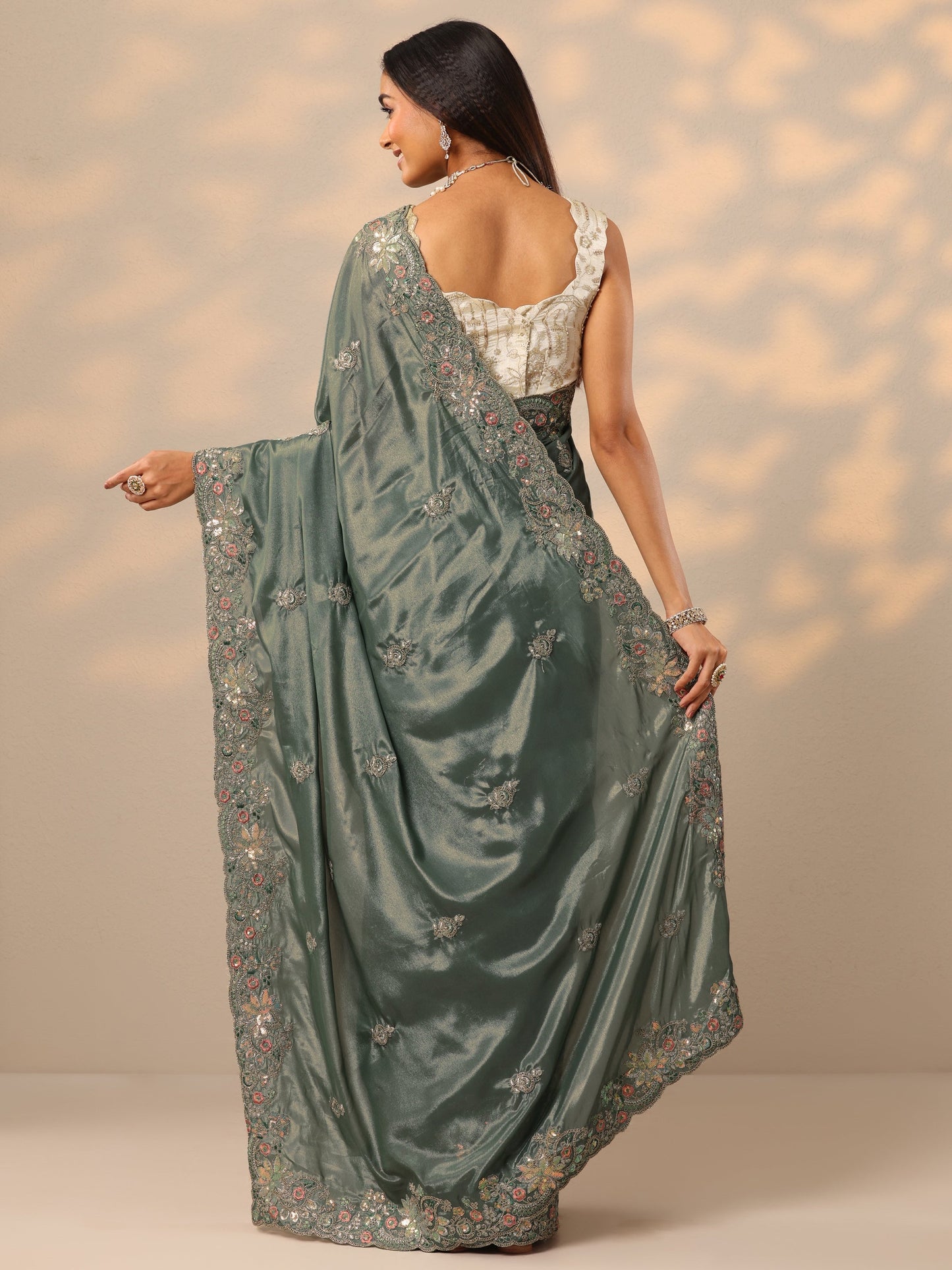 Green Embroidered Silk blend Saree With Unstitched Blouse Piece