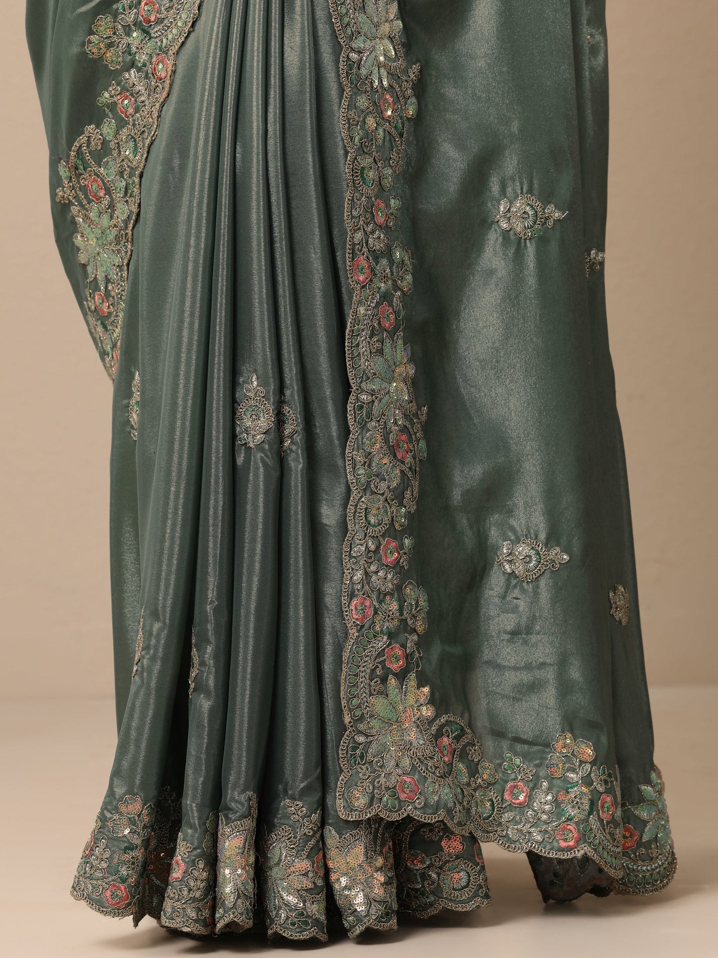 Green Embroidered Silk blend Saree With Unstitched Blouse Piece