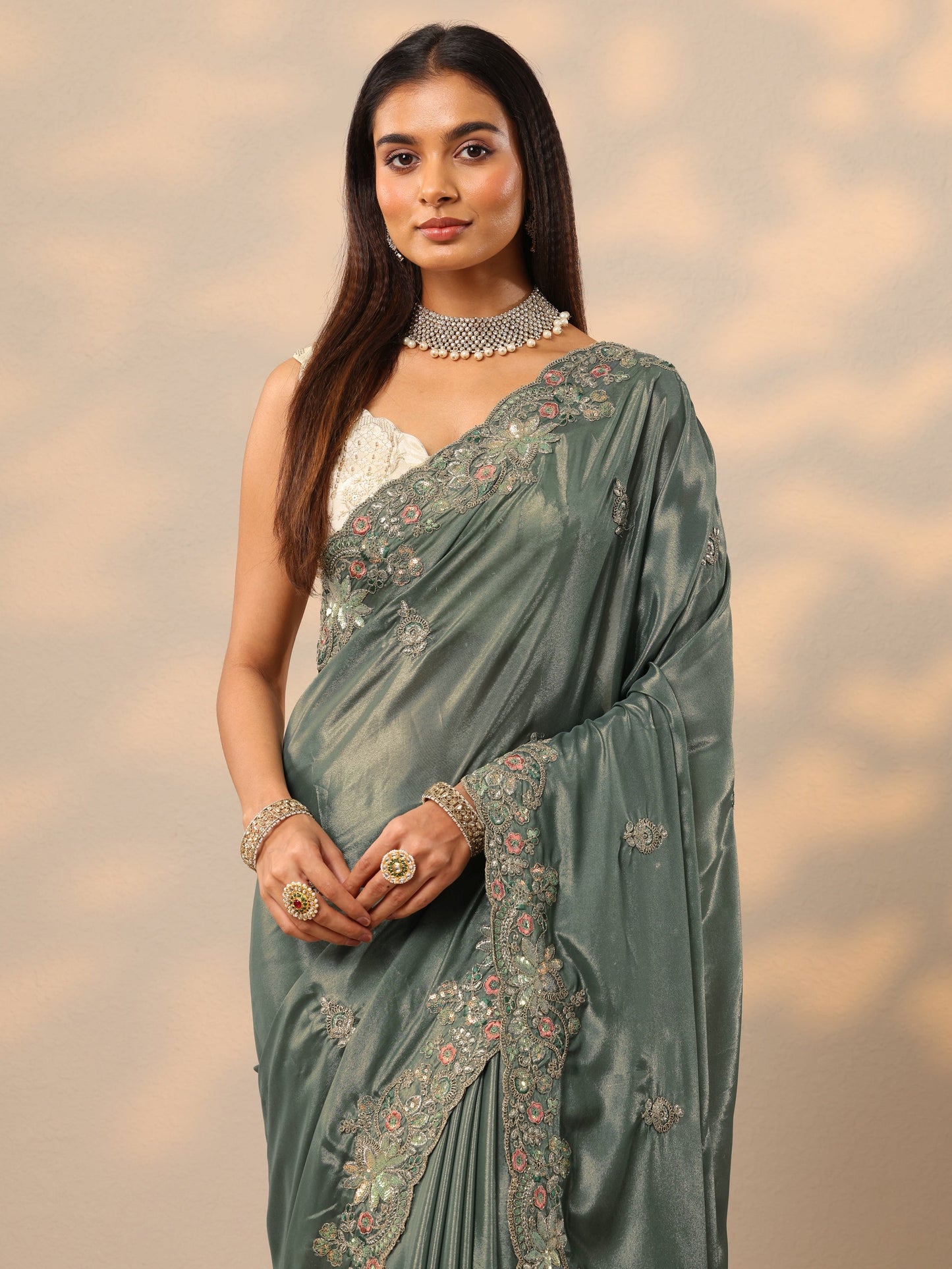 Green Embroidered Silk blend Saree With Unstitched Blouse Piece