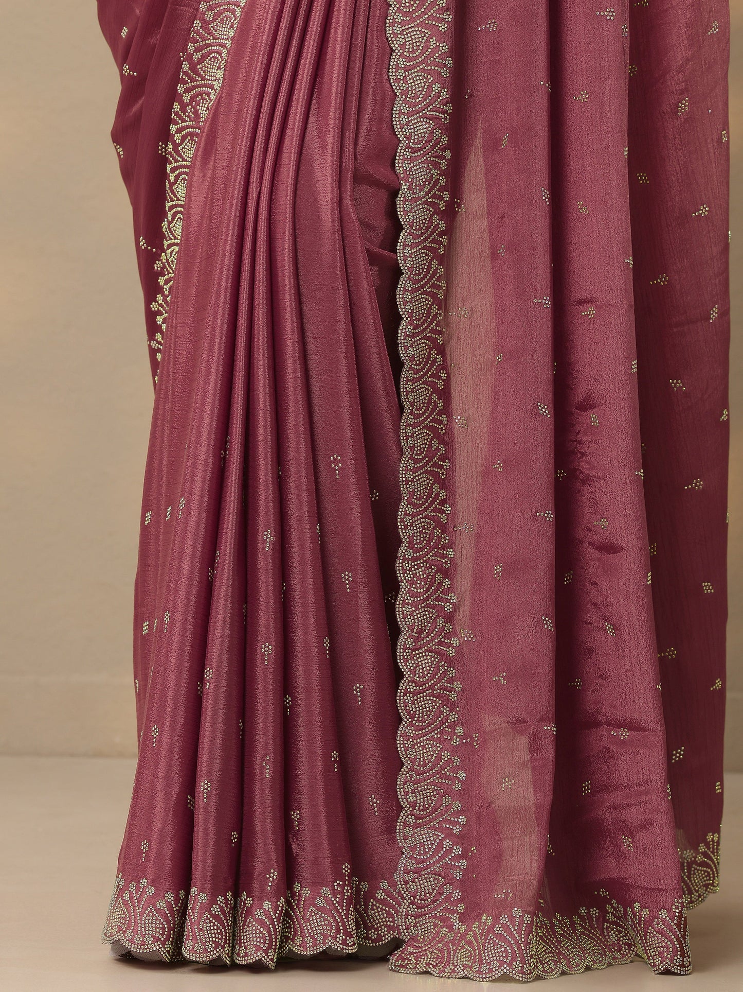 Mauve Embellished Silk Blend Saree With Unstitched Blouse Piece