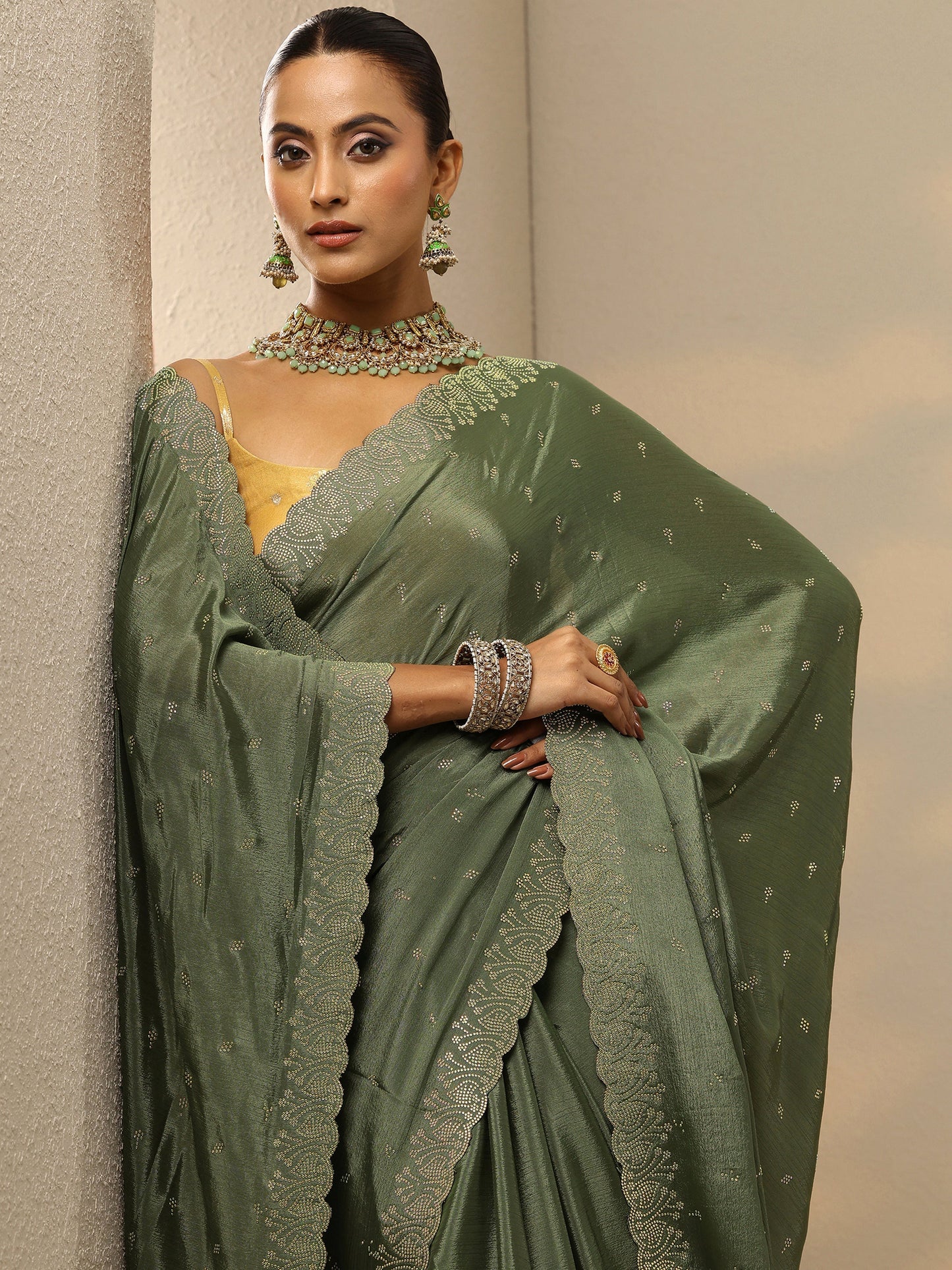 Green Embellished Silk Blend Saree With Unstitched Blouse Piece