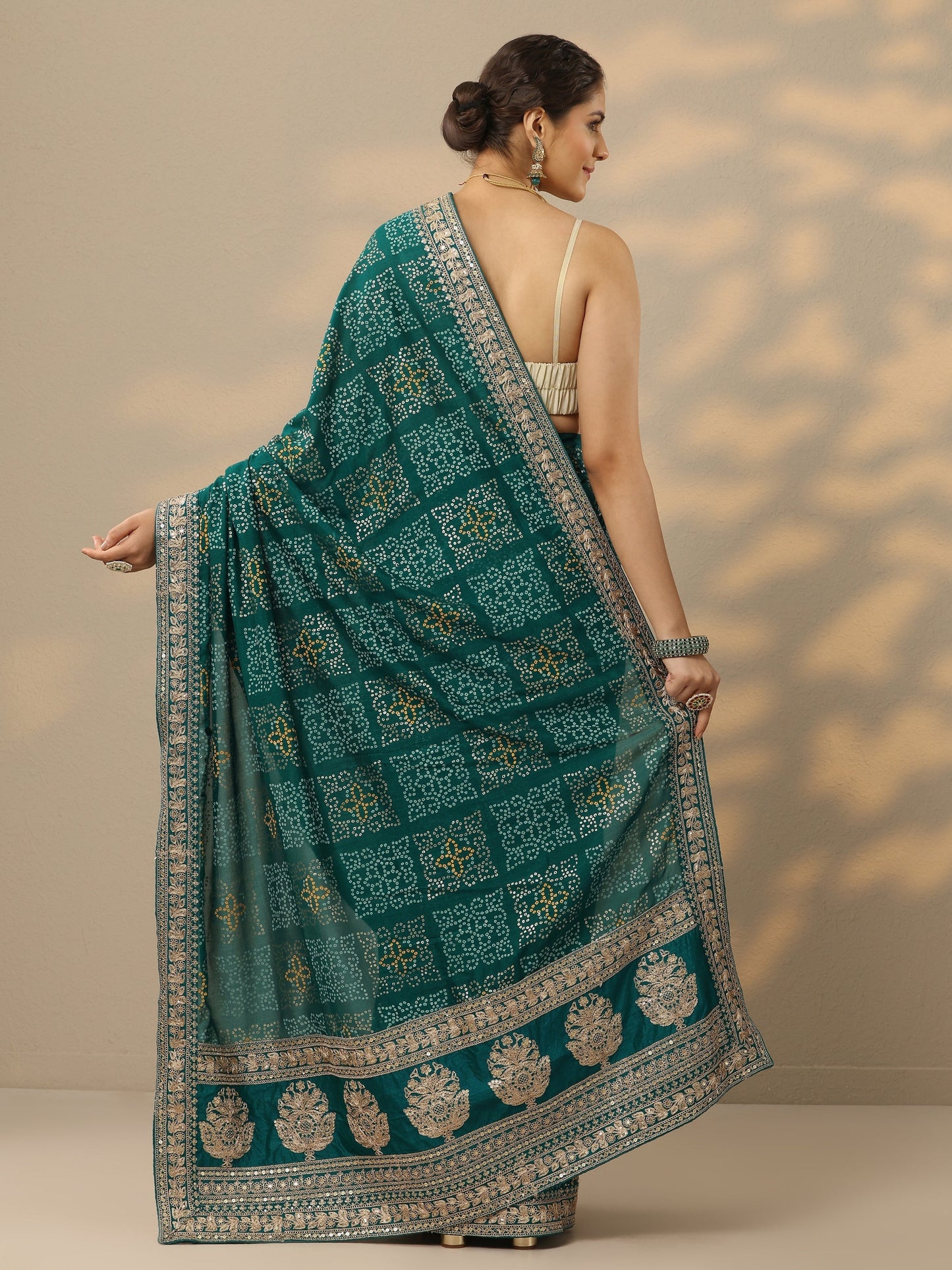 Green Bandhani  Printed Silk Blend Saree With Unstitched Blouse Piece