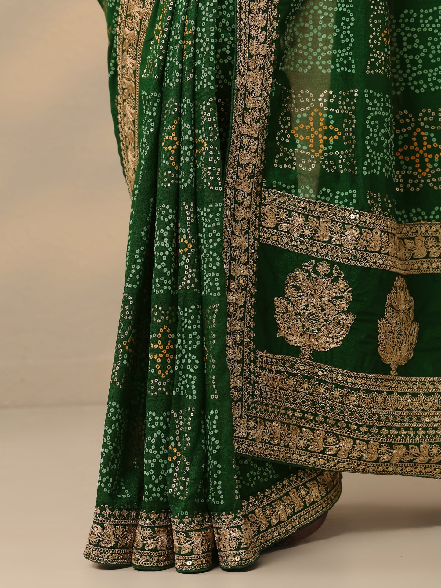 Green Bandhani  Printed Silk Blend Saree With Unstitched Blouse Piece