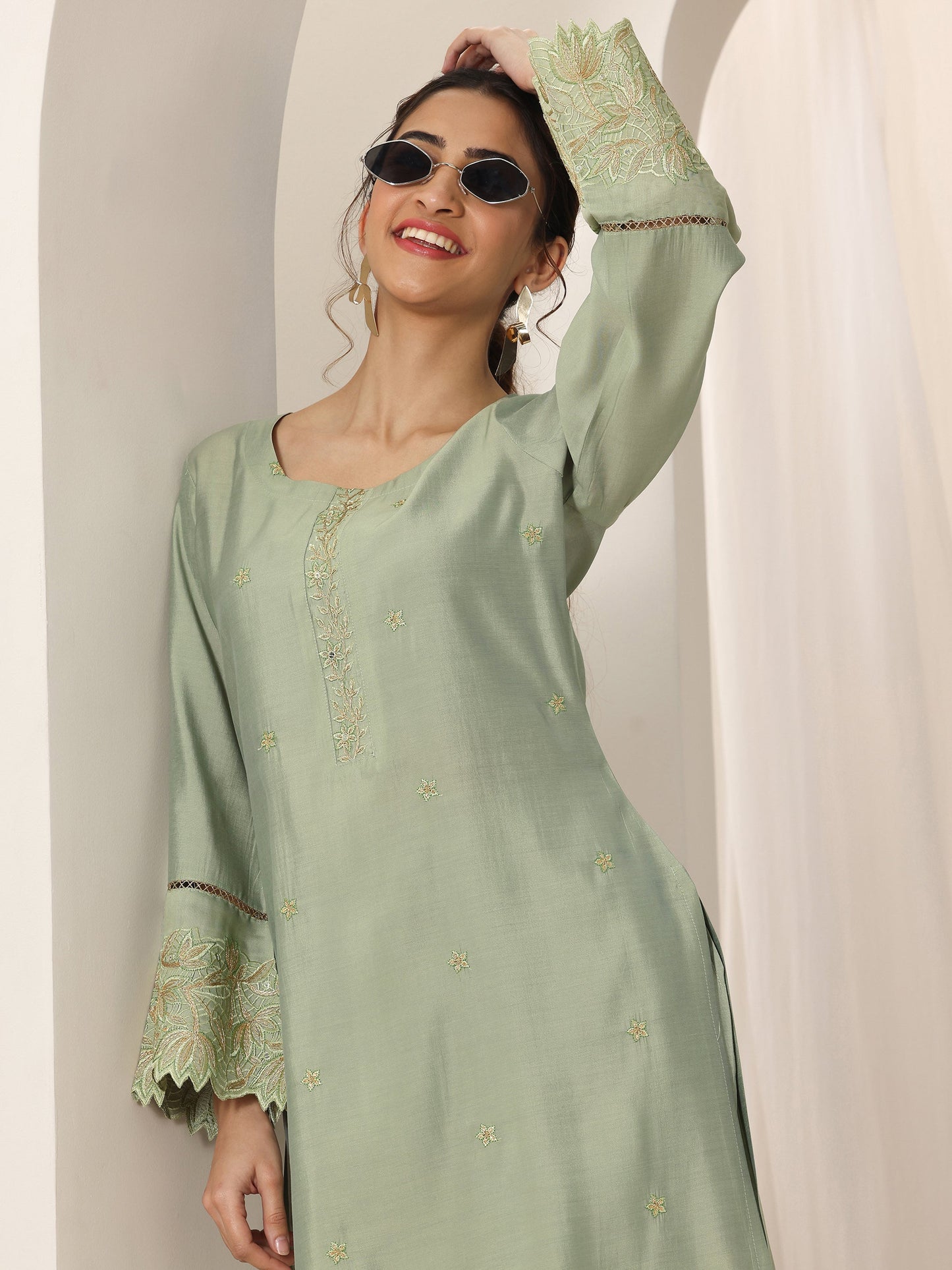 Green Embroidered Silk Blend Straight Kurta Set