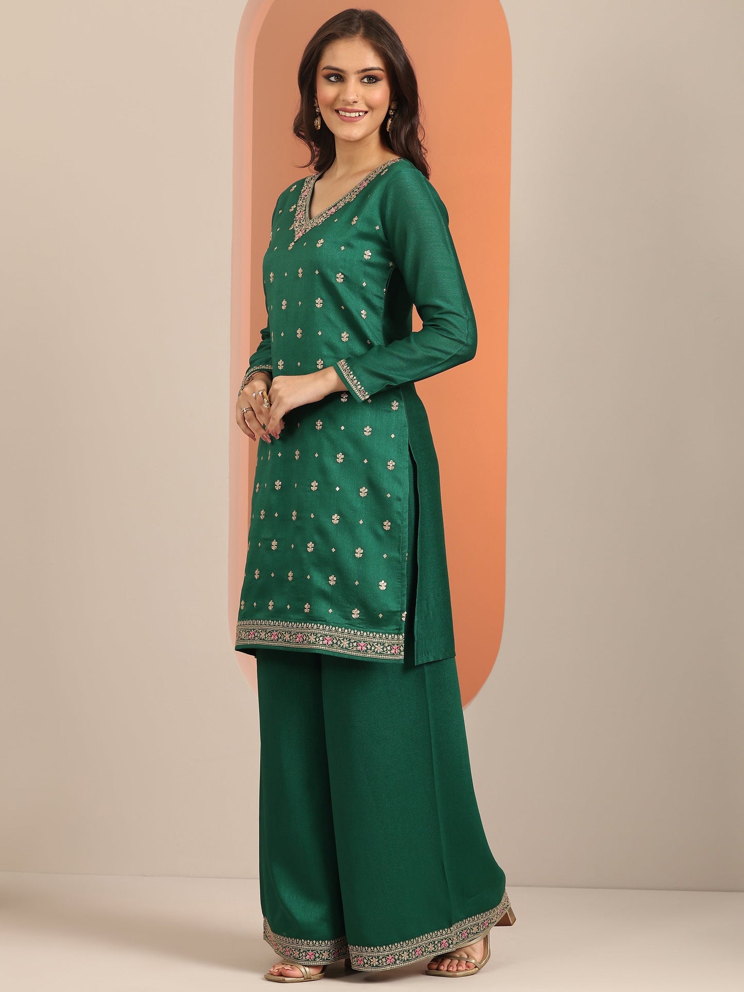 Green Embroidered Silk Blend Straight Suit Set With Dupatta