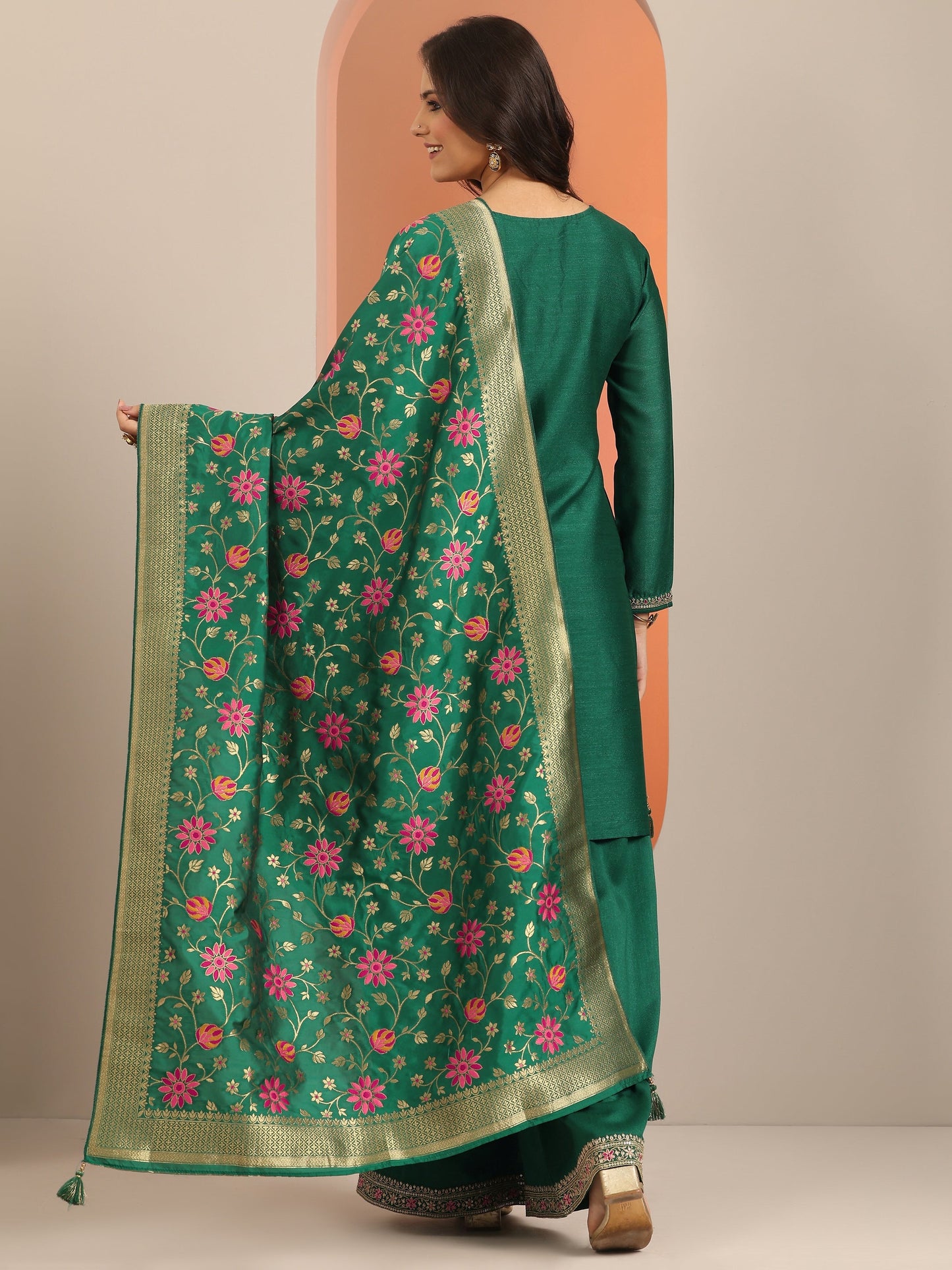 Green Embroidered Silk Blend Straight Suit Set With Dupatta