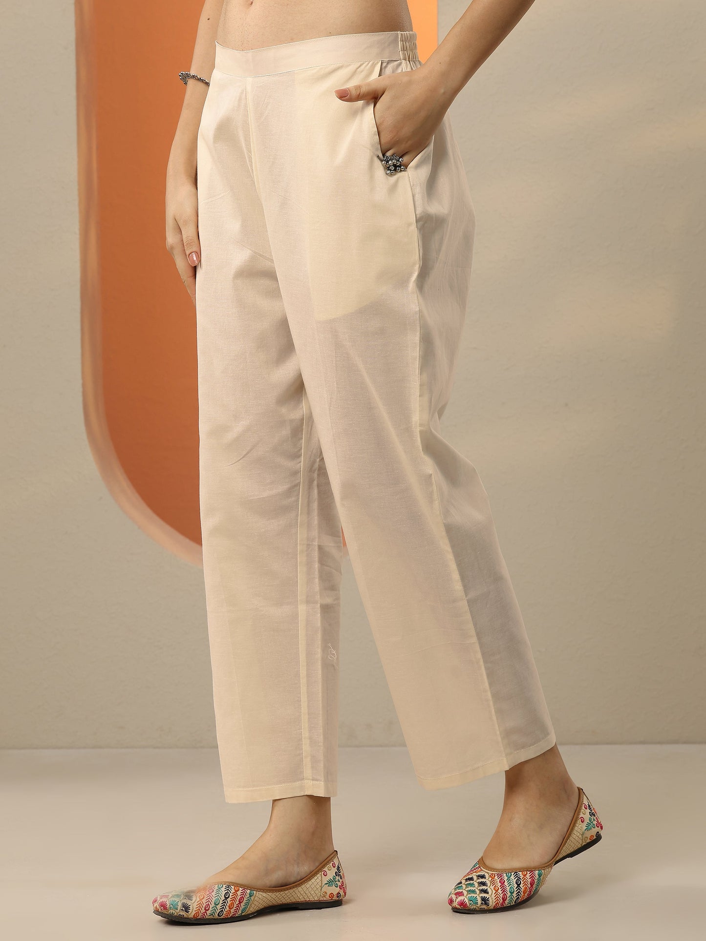 Cream Embroidered Silk Blend  Straight Suit Set With Dupatta