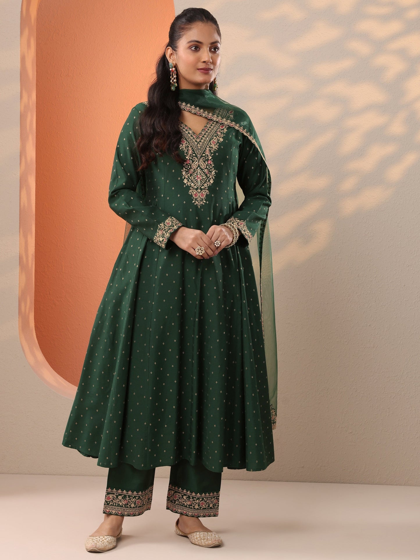 Green Embroidered Silk Blend Anarkali Suit Set With Dupatta