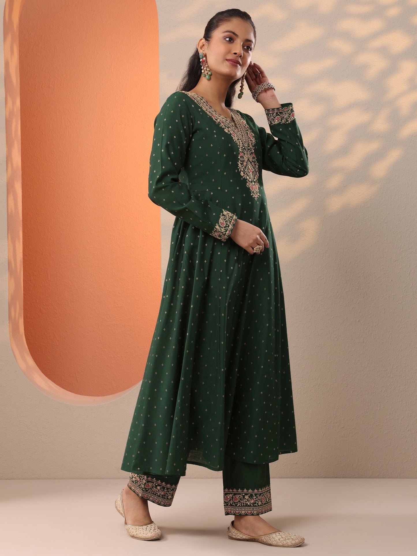 Green Embroidered Silk Blend Anarkali Suit Set With Dupatta