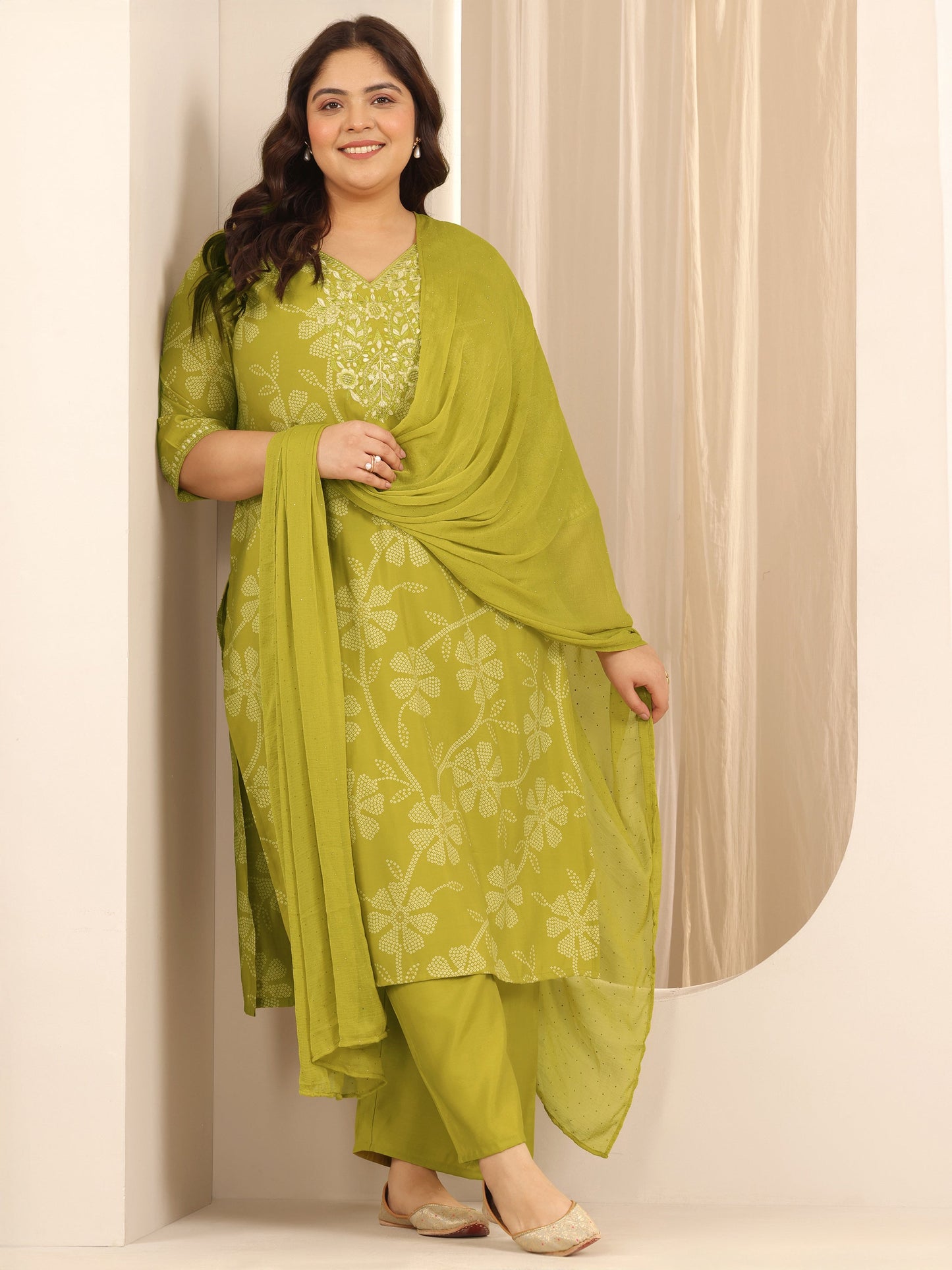 Plus Size Green Printed Silk blend Straight Suit Set With Dupatta