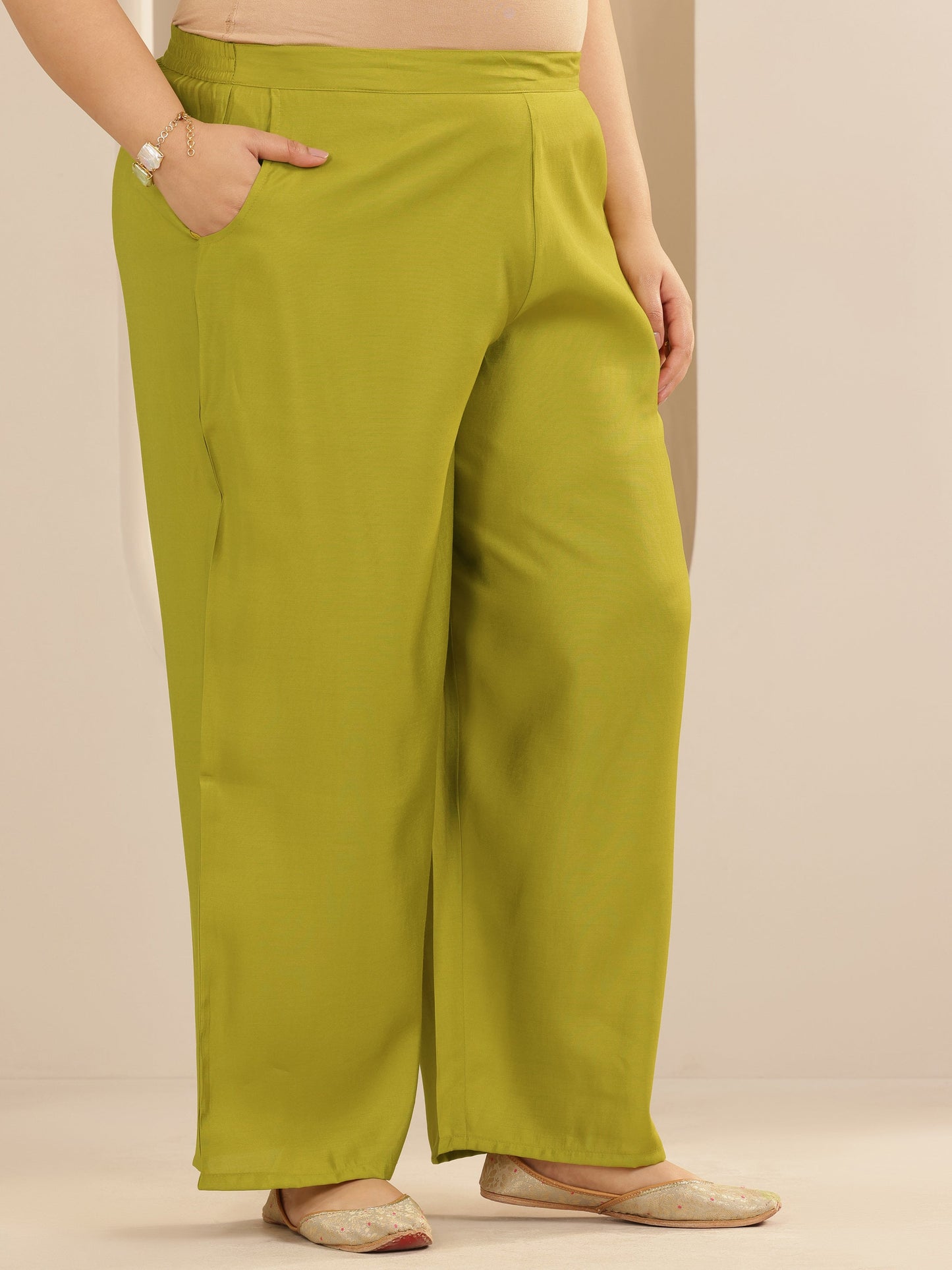 Plus Size Green Printed Silk blend Straight Suit Set With Dupatta