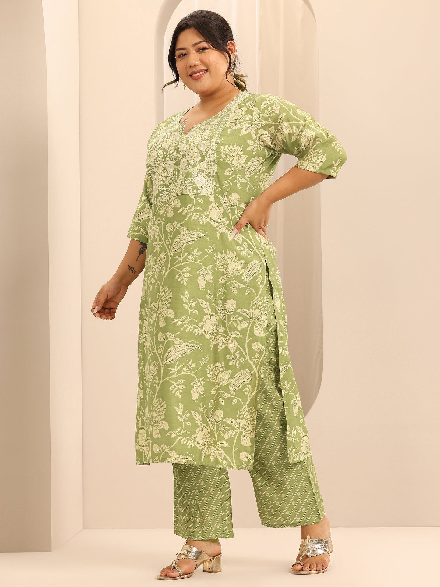 Plus Size Green Printed Silk Blend Straight Suit Set With Dupatta
