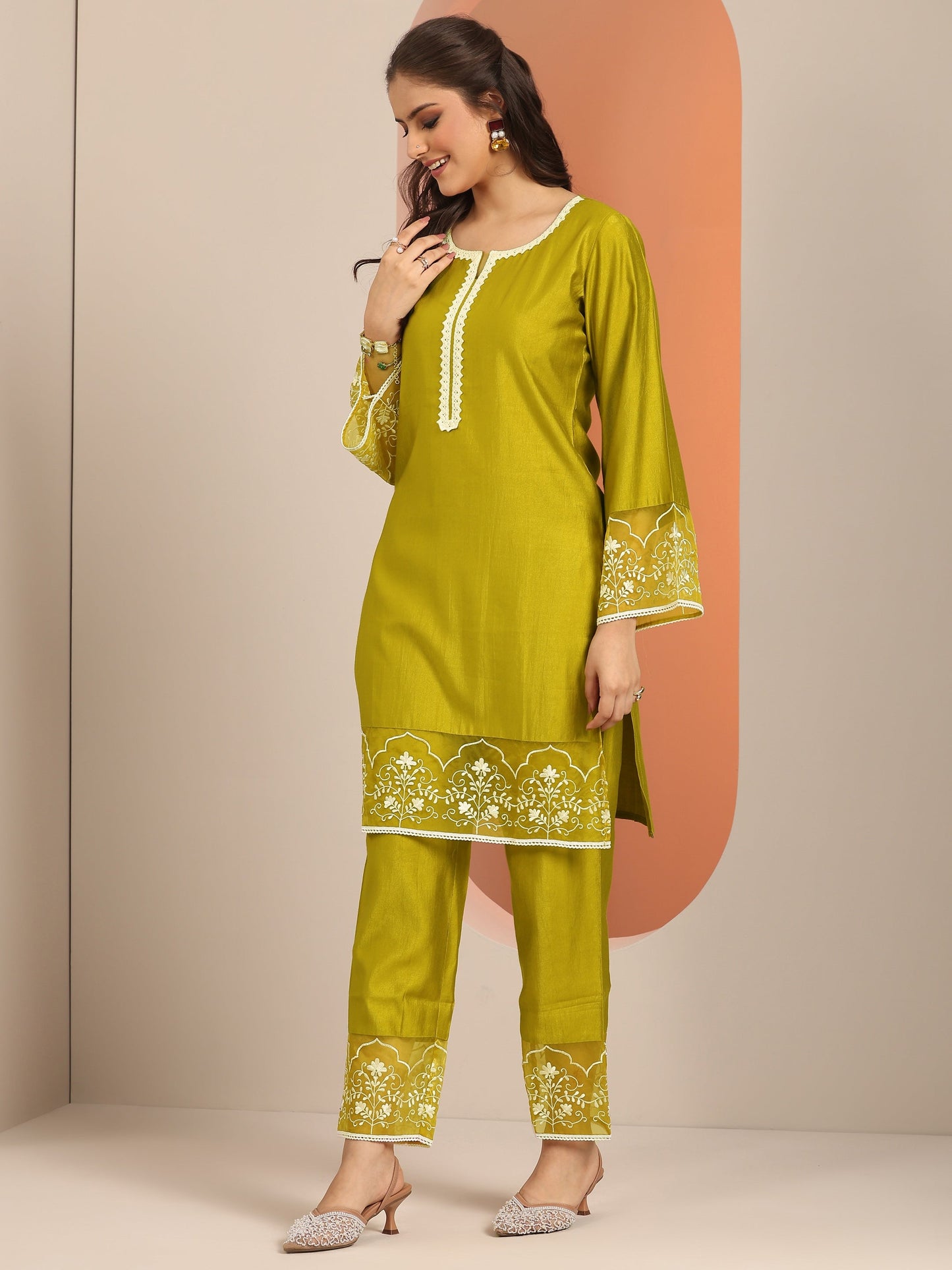 Green Embroidered Silk Blend Straight Suit Set With Dupatta