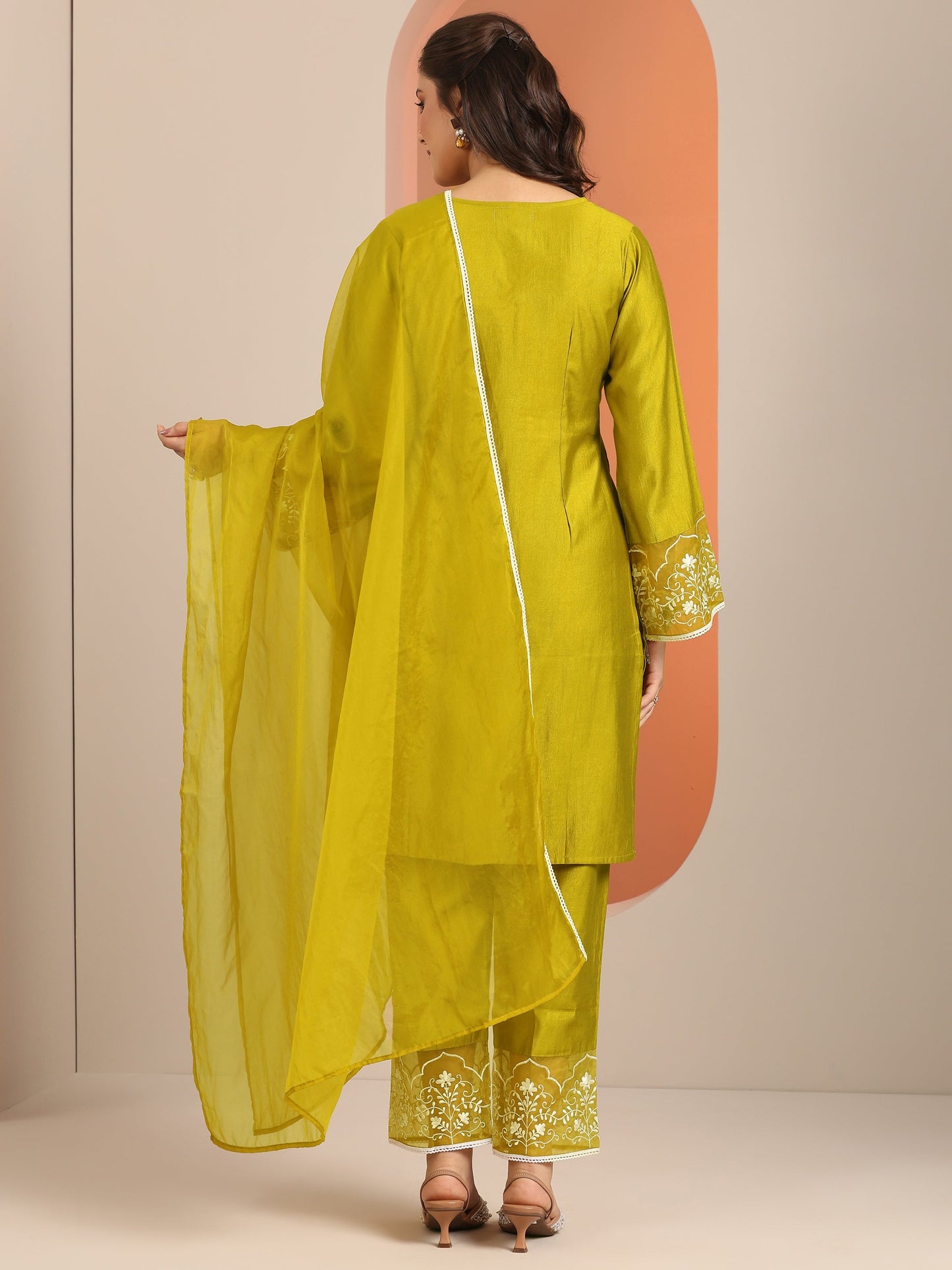 Green Embroidered Silk Blend Straight Suit Set With Dupatta