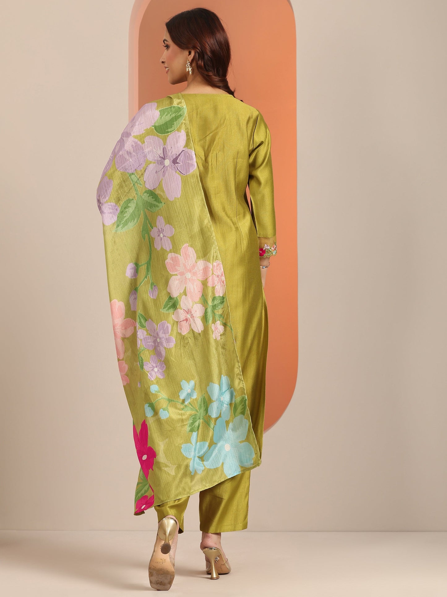 Green Embroidered Silk Blend Straight Suit Set With Dupatta