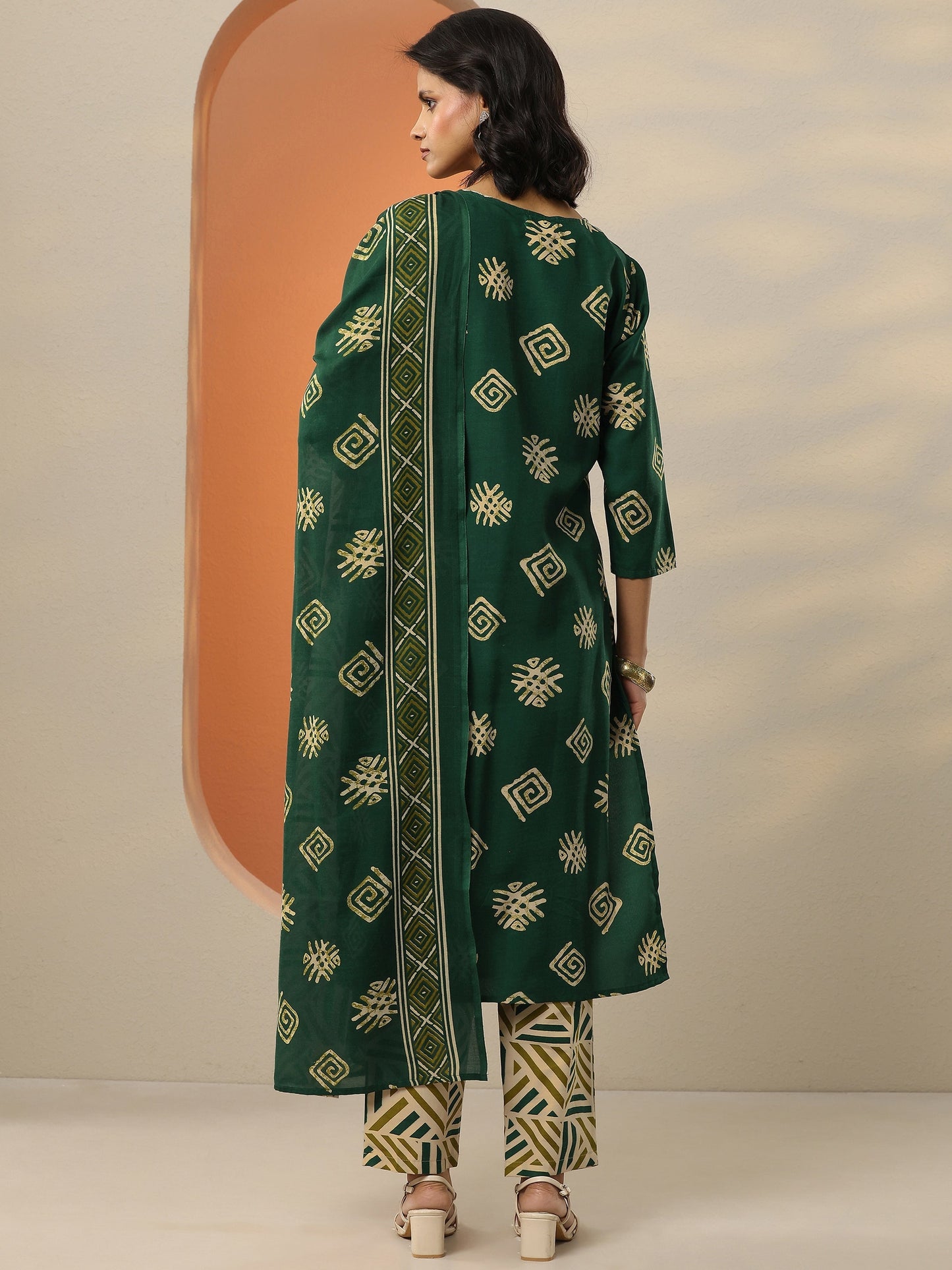 Green Printed Cotton Blend  Straight Suit Set With Dupatta