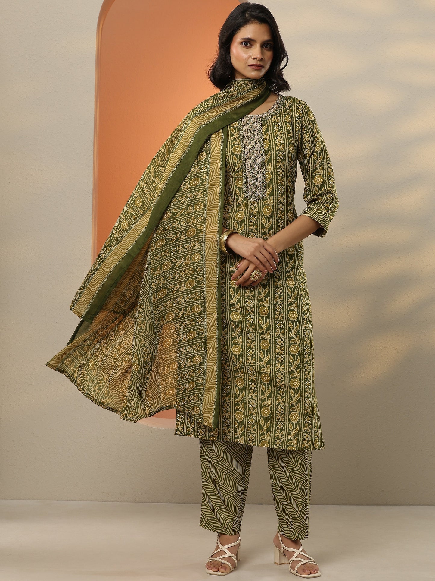 Green Printed Cotton Blend  Straight Suit Set With Dupatta