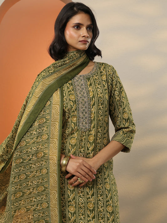 Green Printed Cotton Blend  Straight Suit Set With Dupatta