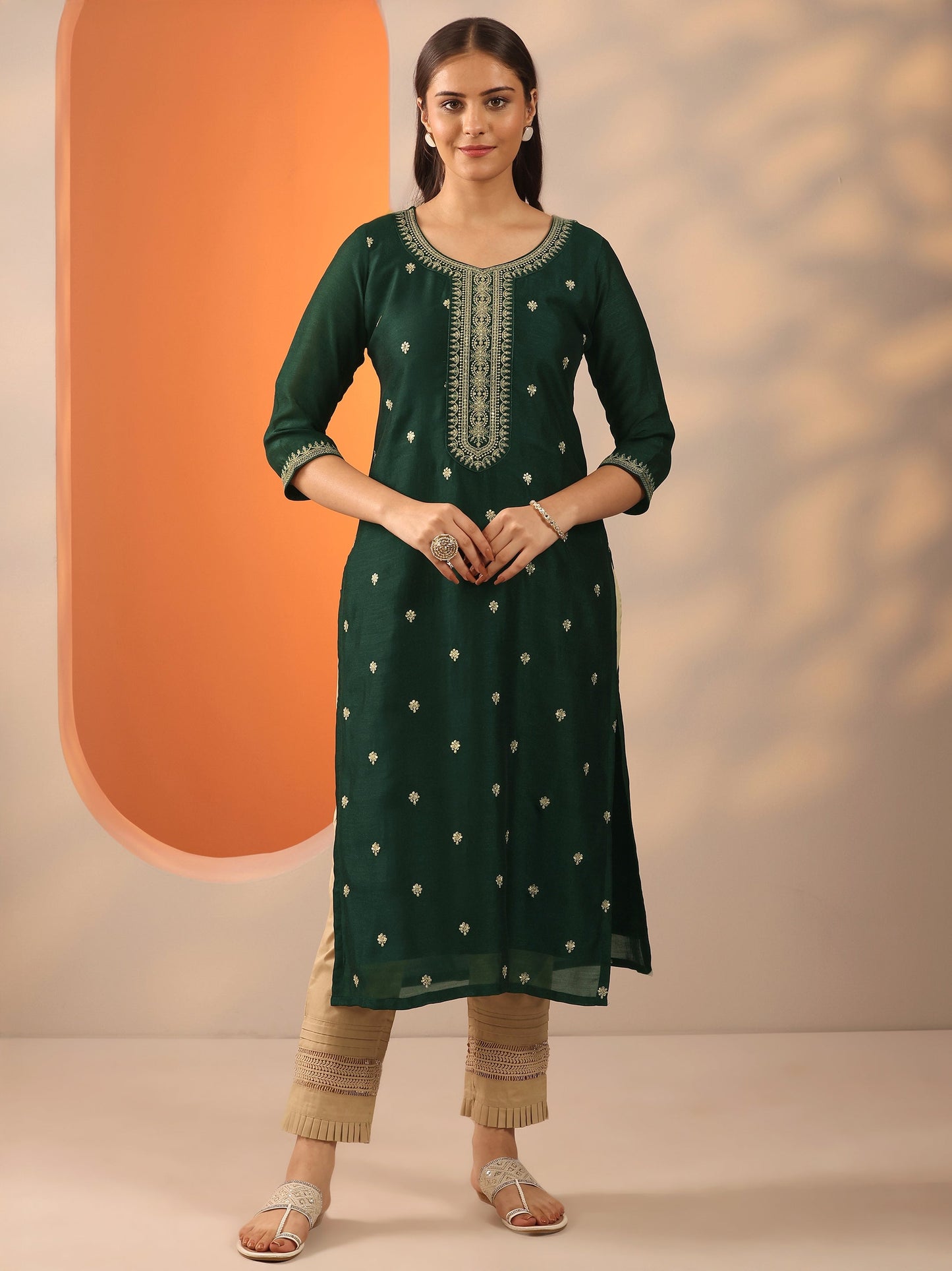 Green Embroidered Silk Blend Straight Kurta