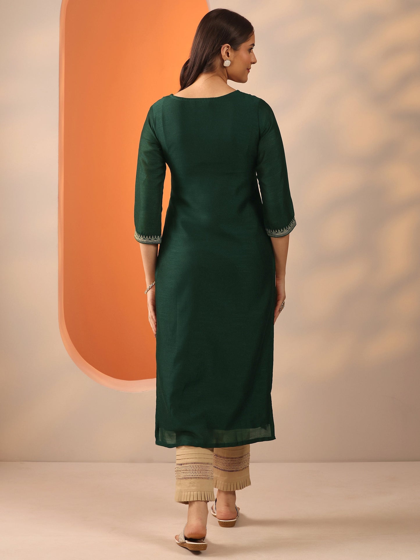 Green Embroidered Silk Blend Straight Kurta