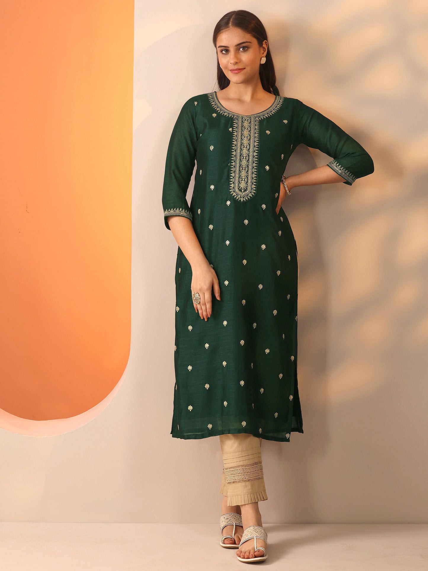 Green Embroidered Silk Blend Straight Kurta