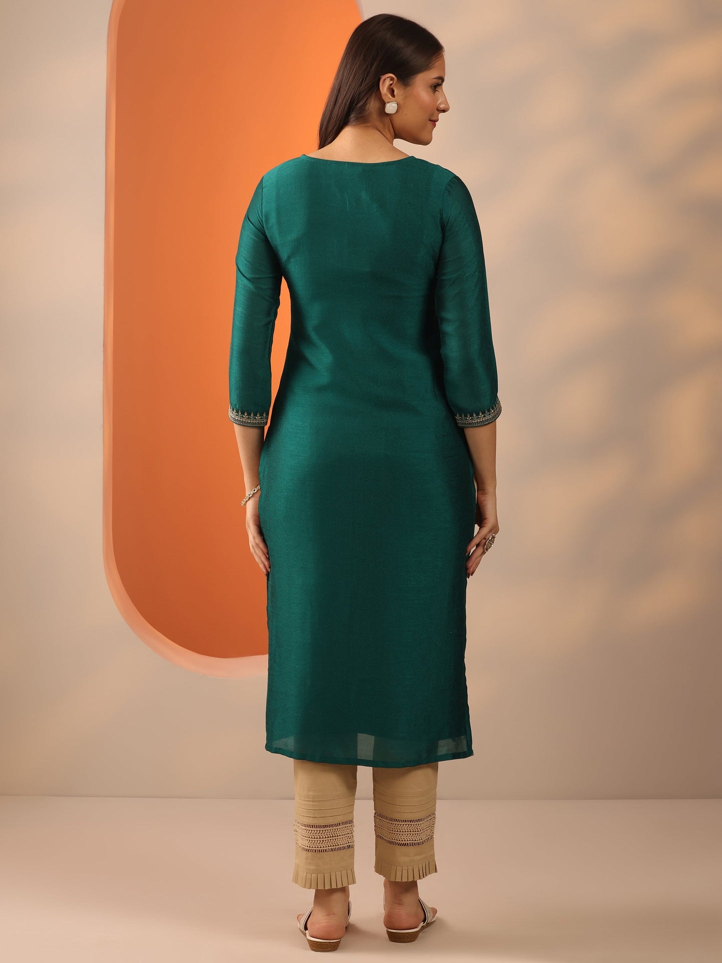 Green Embroidered Silk Blend Straight Kurta