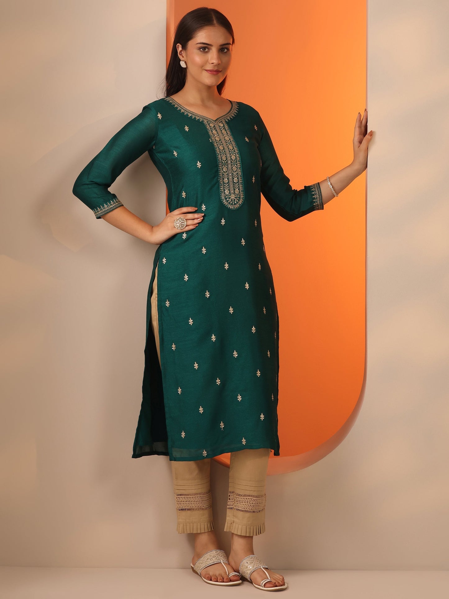 Green Embroidered Silk Blend Straight Kurta