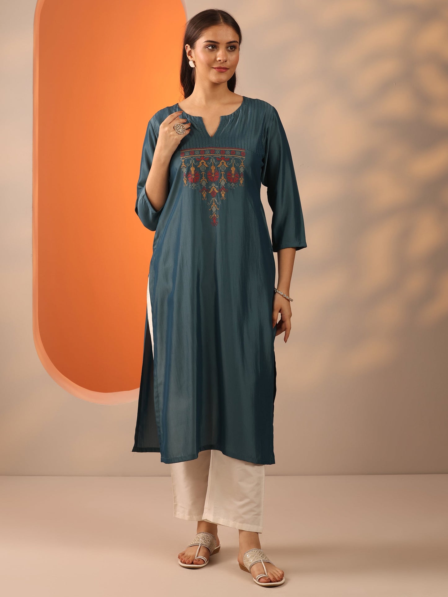 Grey Embroidered Silk Blend Straight Kurta