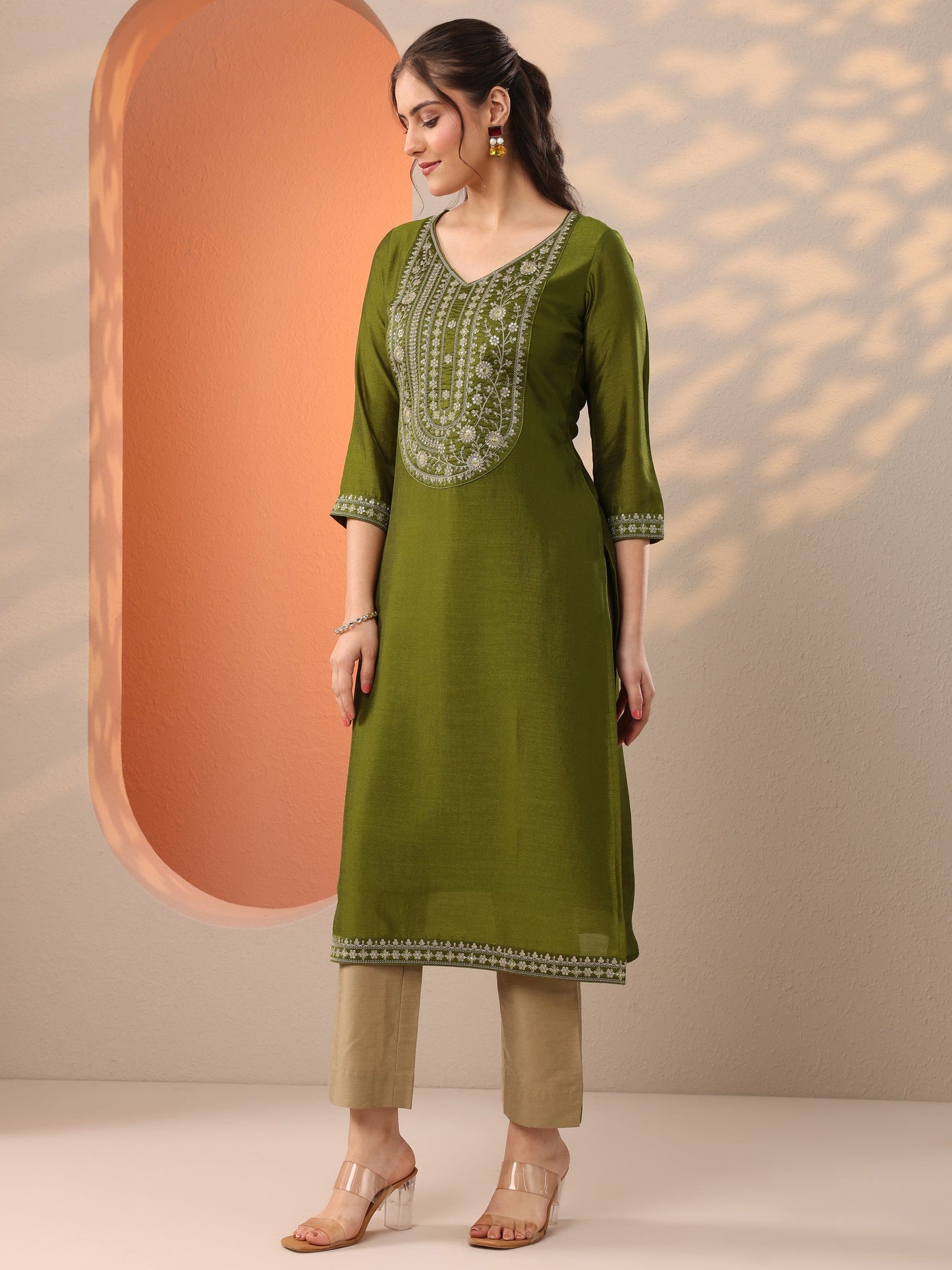 Green Embroidered Silk Blend Straight Kurta