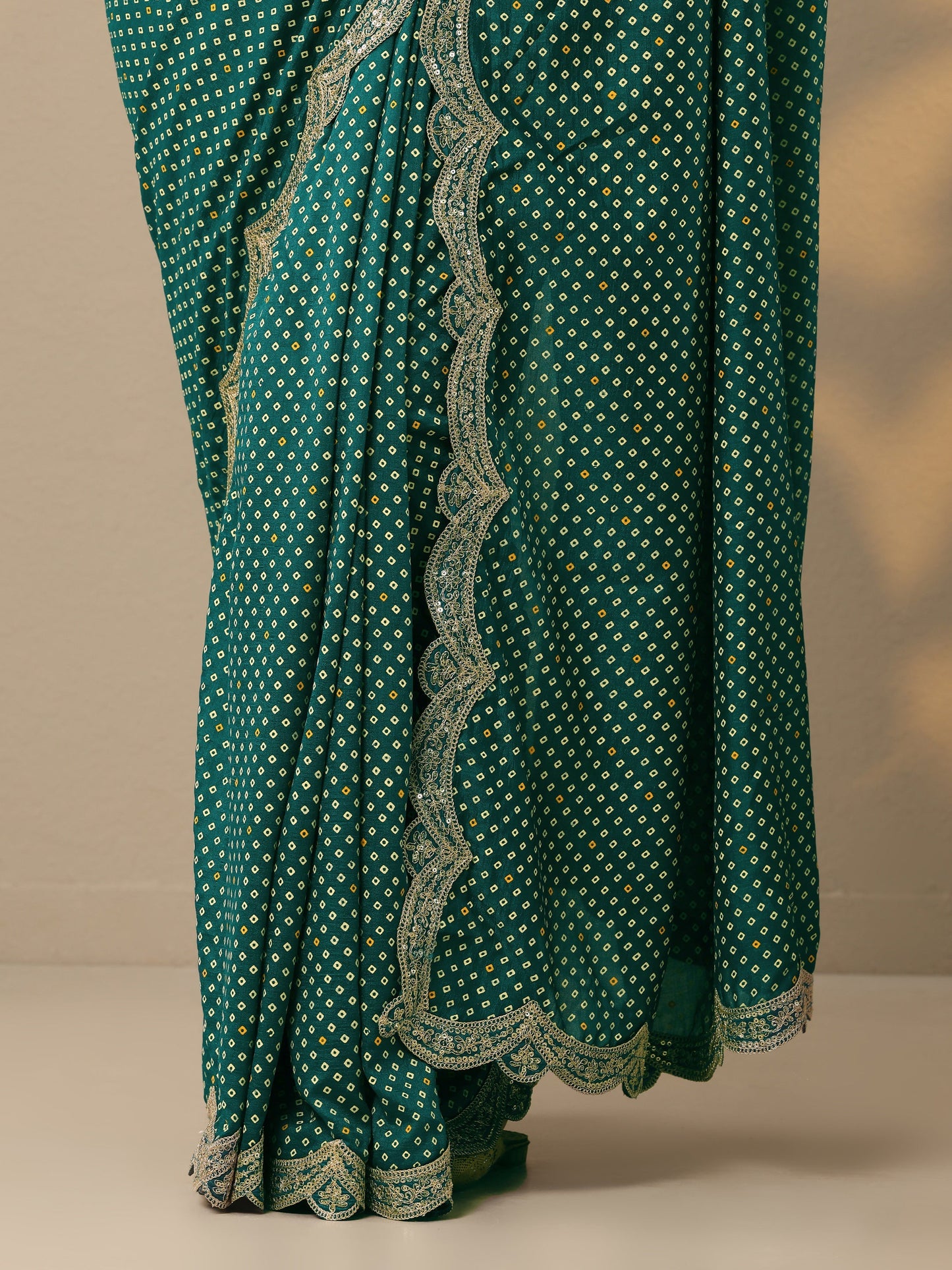 Green Bandhani  Printed Silk Blend Saree With Unstitched Blouse Piece