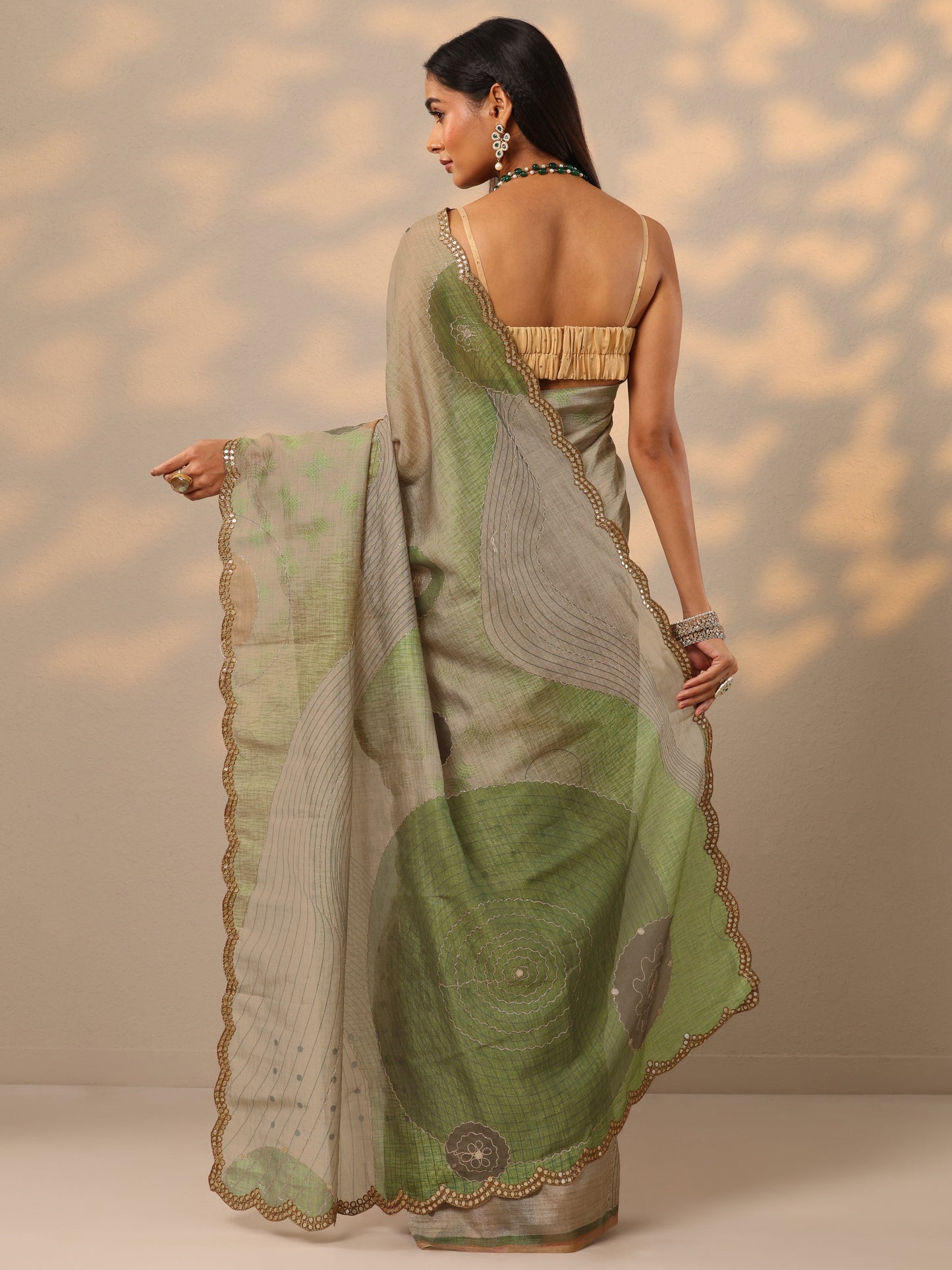 Green Printed Silk blend Saree With Unstitched Blouse Piece