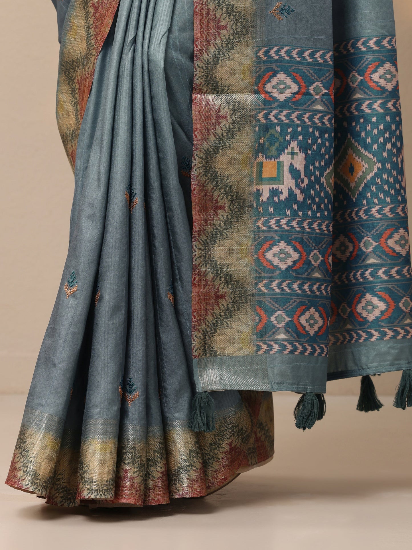 Green Woven Design Silk Blend Sarees With Unstitched Blouse Piece
