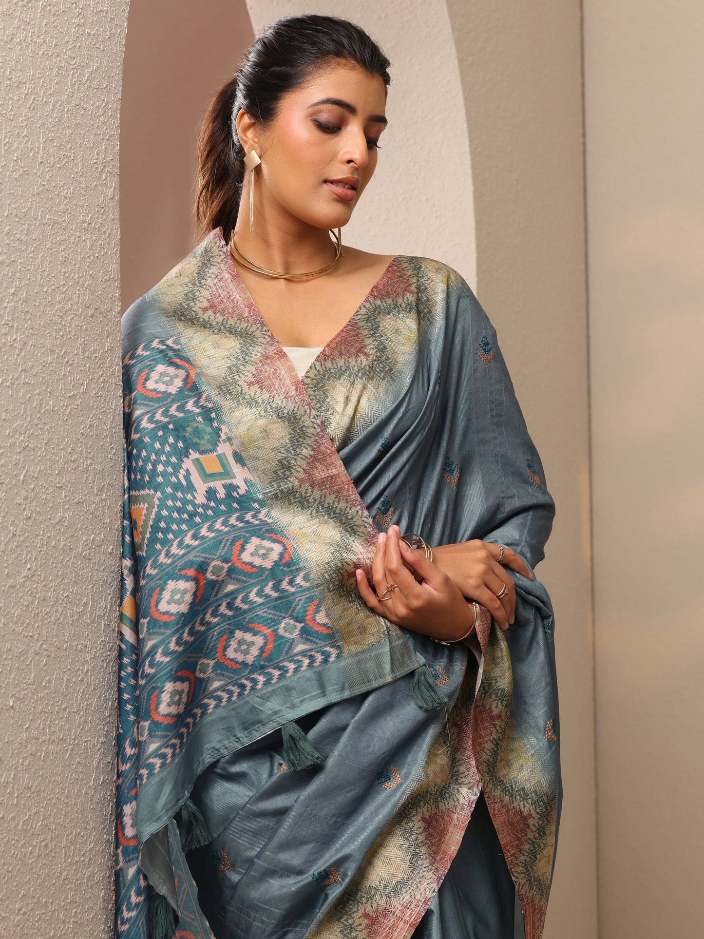 Green Woven Design Silk Blend Sarees With Unstitched Blouse Piece