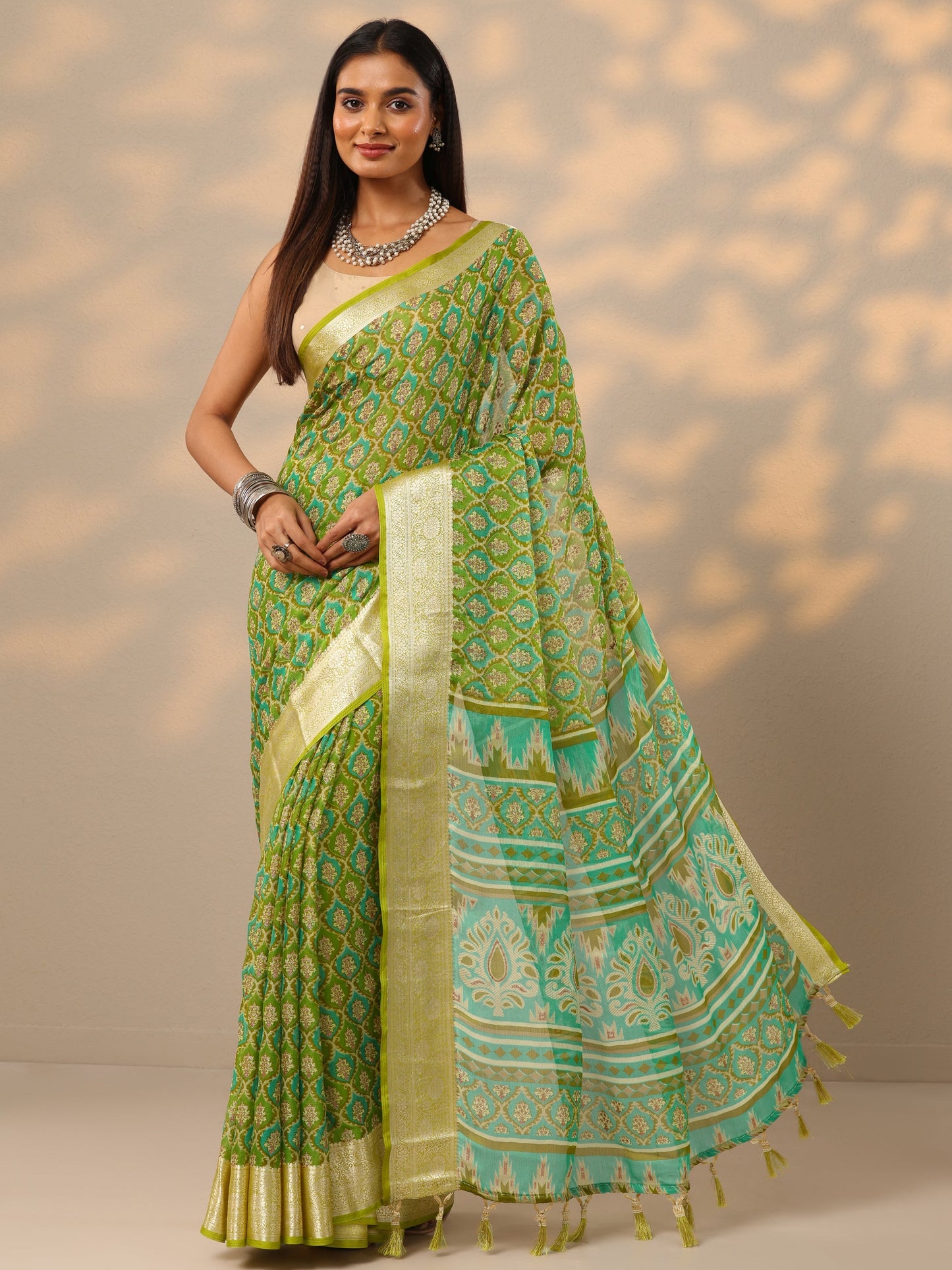 Green Printed Georgette Saree With Unstitched Blouse Piece