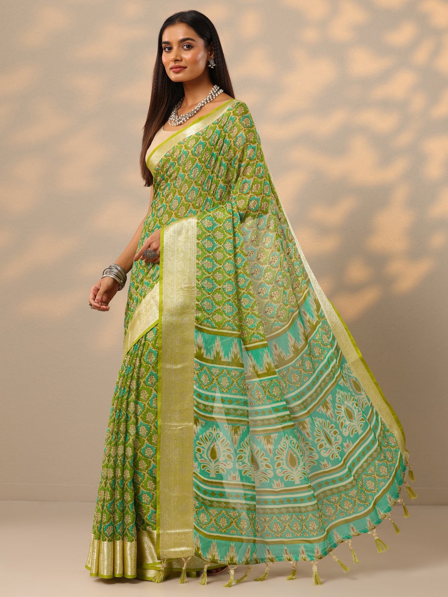 Green Printed Georgette Saree With Unstitched Blouse Piece