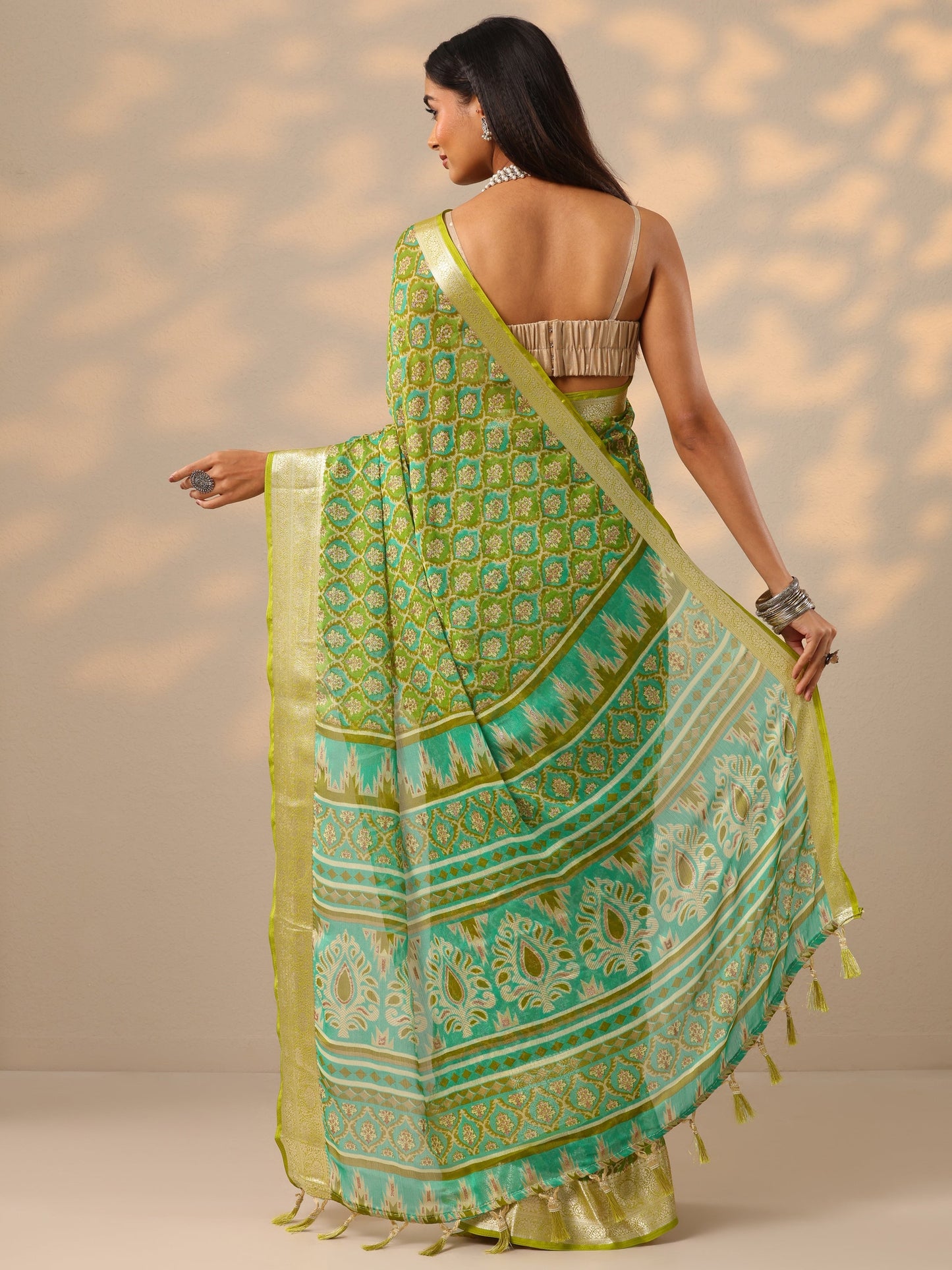 Green Printed Georgette Saree With Unstitched Blouse Piece