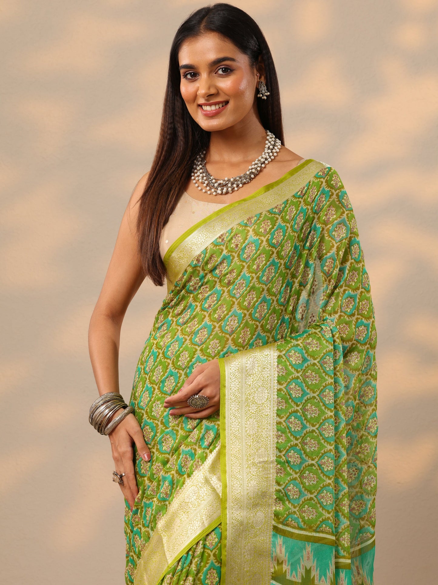 Green Printed Georgette Saree With Unstitched Blouse Piece