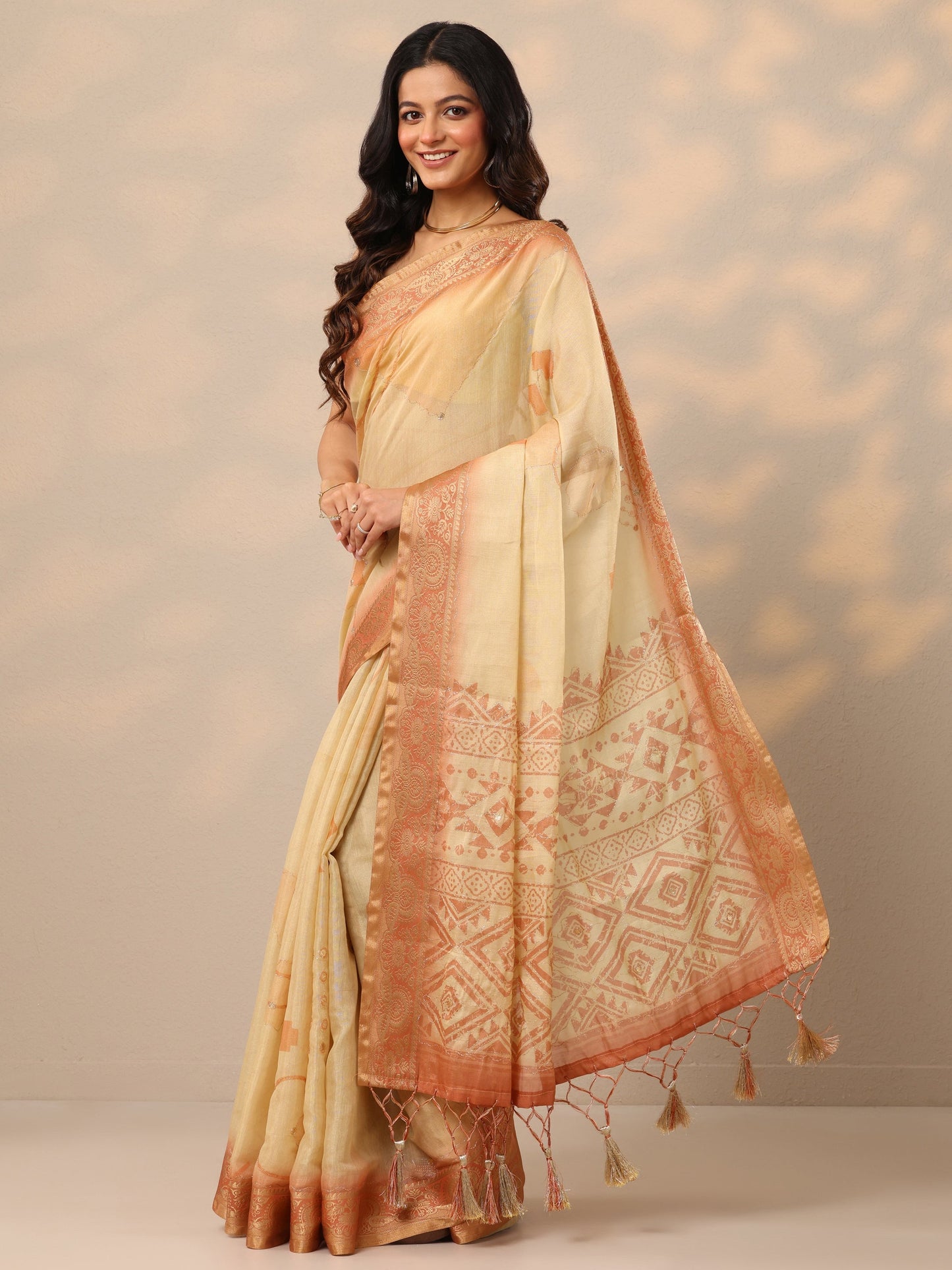 Cream Printed Silk Blend Sarees With Unstitched Blouse Piece